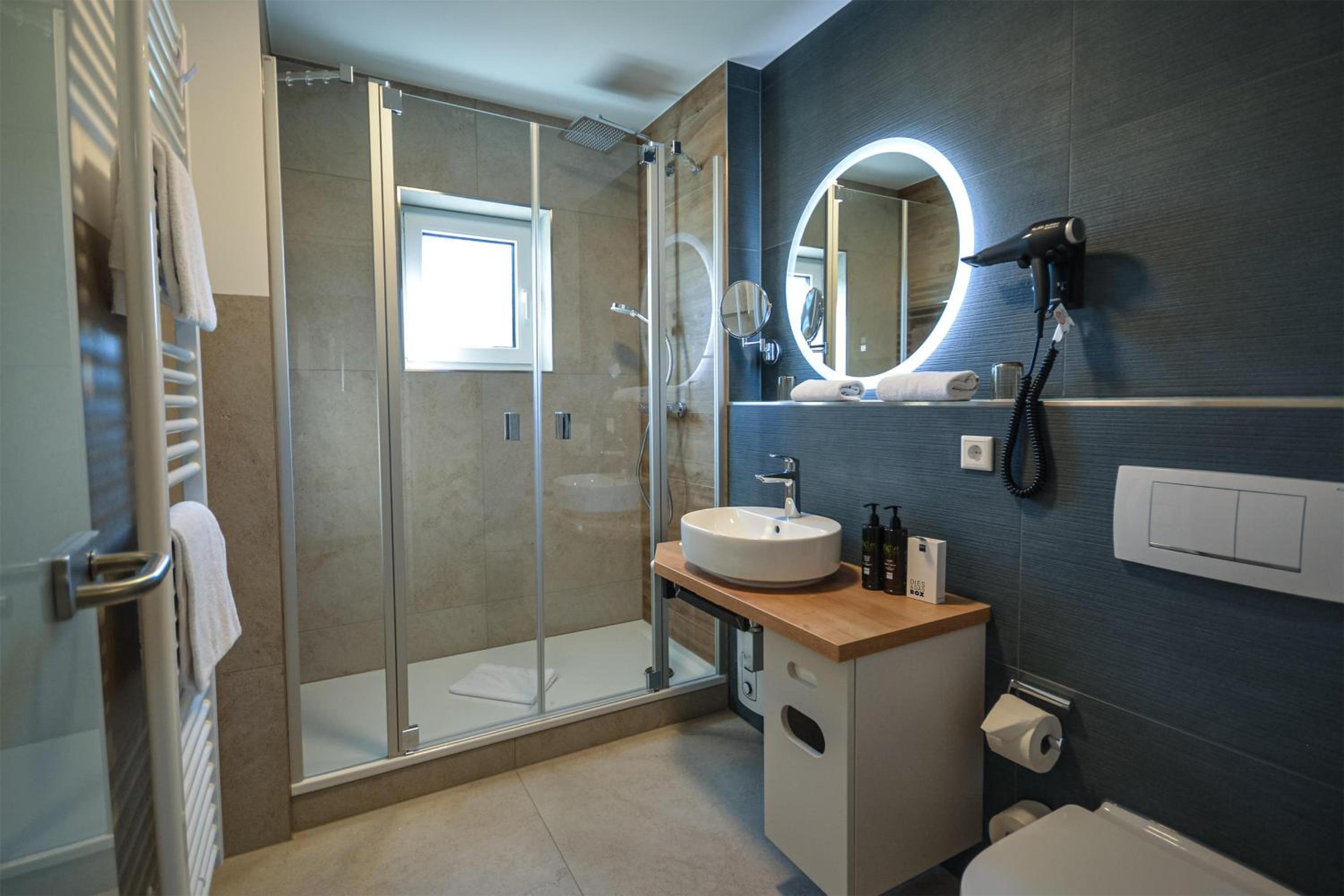 Suite - Photo 8