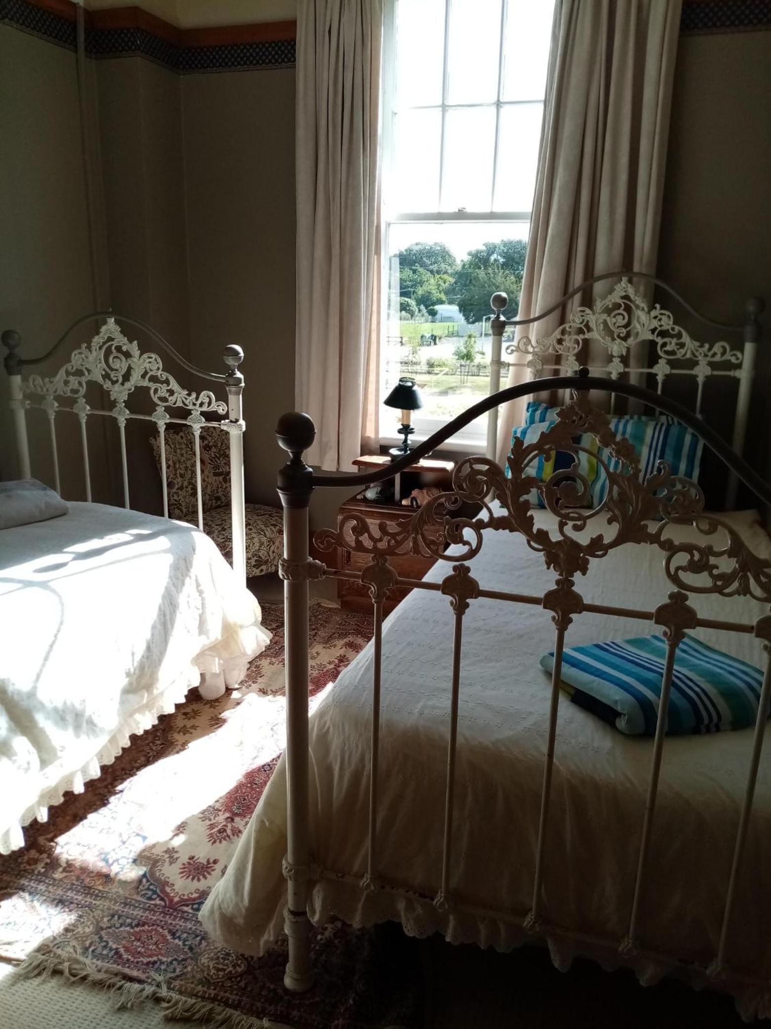 Standard Twin Room with Shared Bathroom