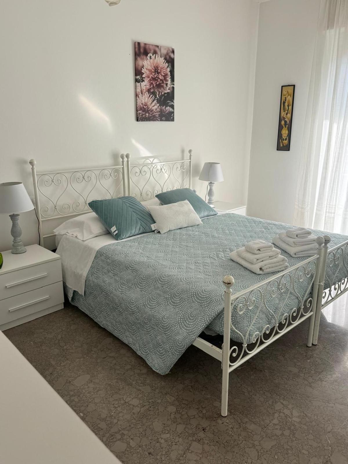Three-Bedroom Apartment with Balcony - Annex photo 3