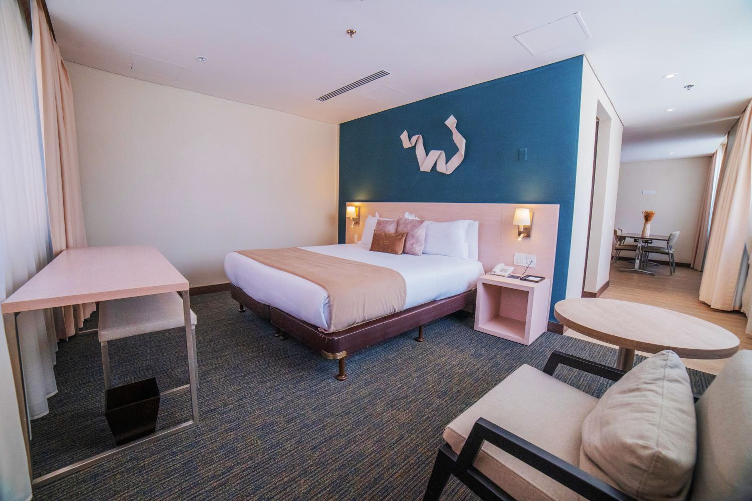 Deluxe King Room photo 2