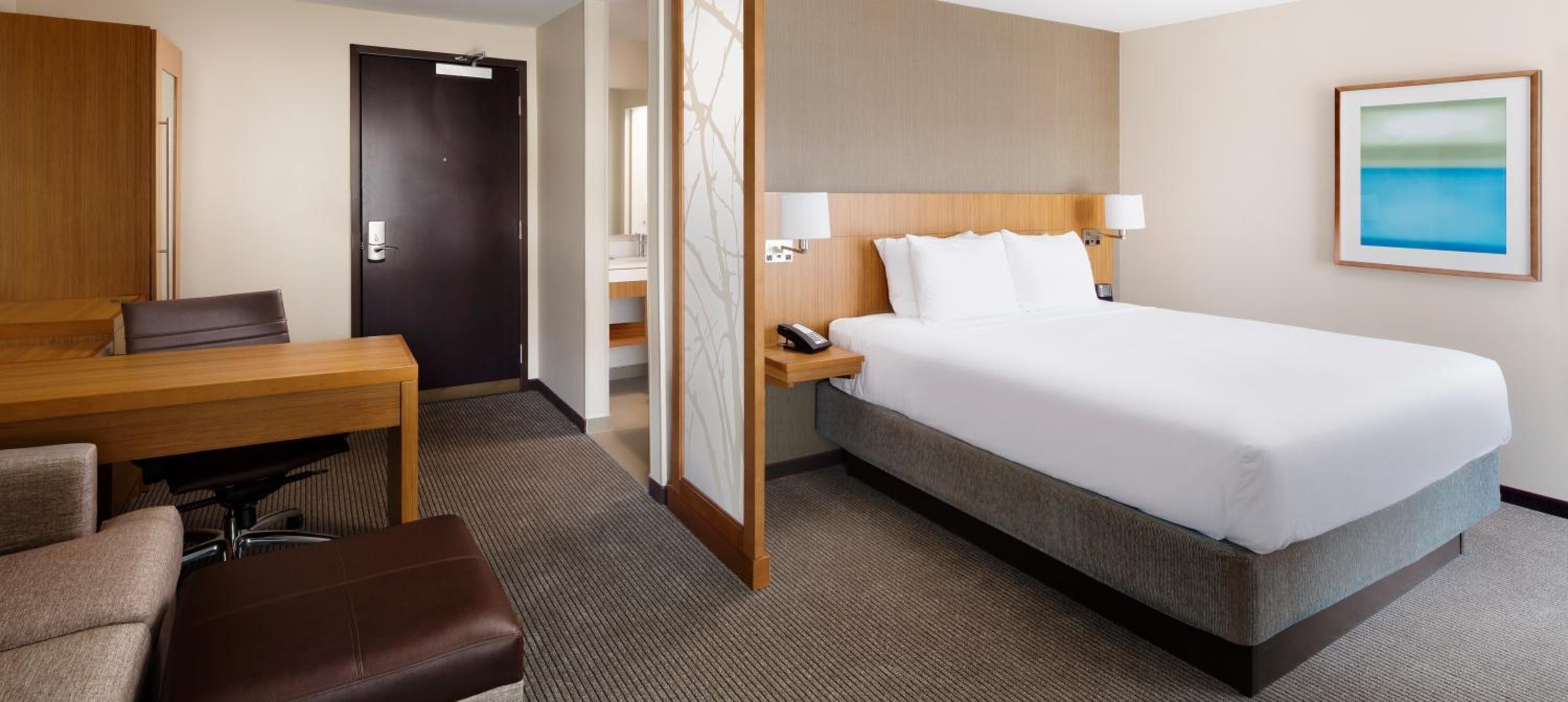 King Room with Sofa Bed - High Floor photo 1