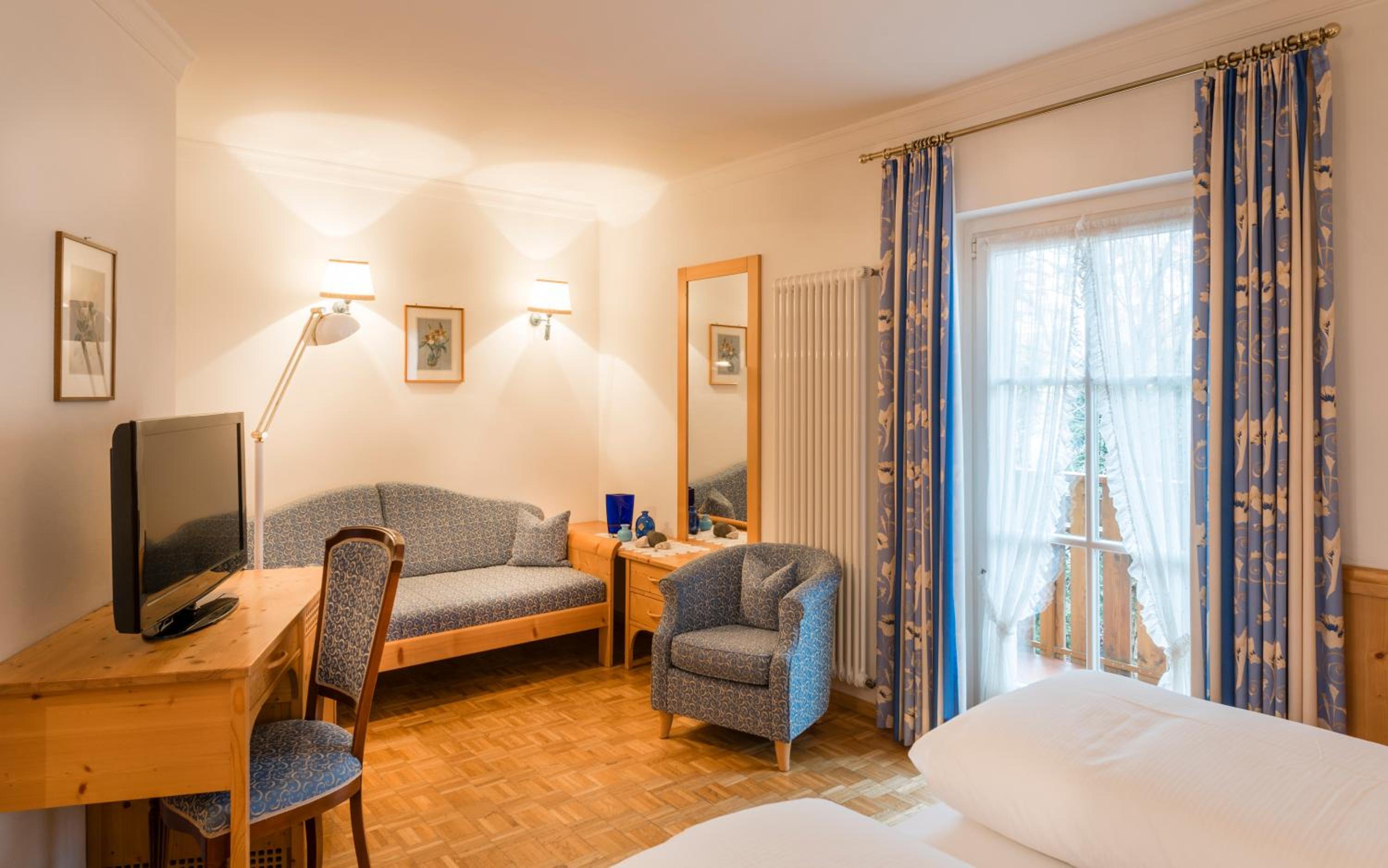 Standard Double or Twin Room with Balcony photo 2
