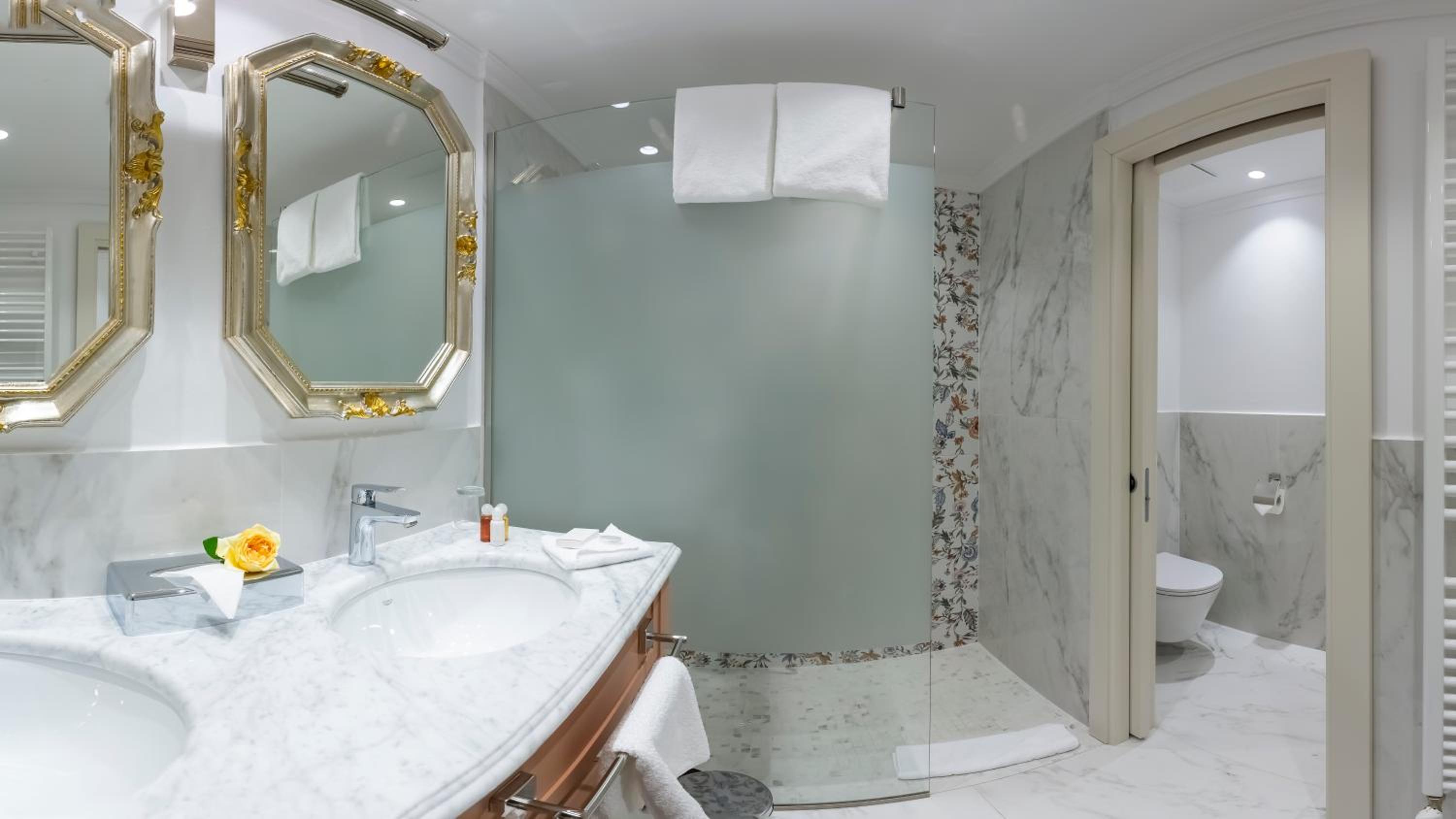 Deluxe Double Room with Balcony and Sea View