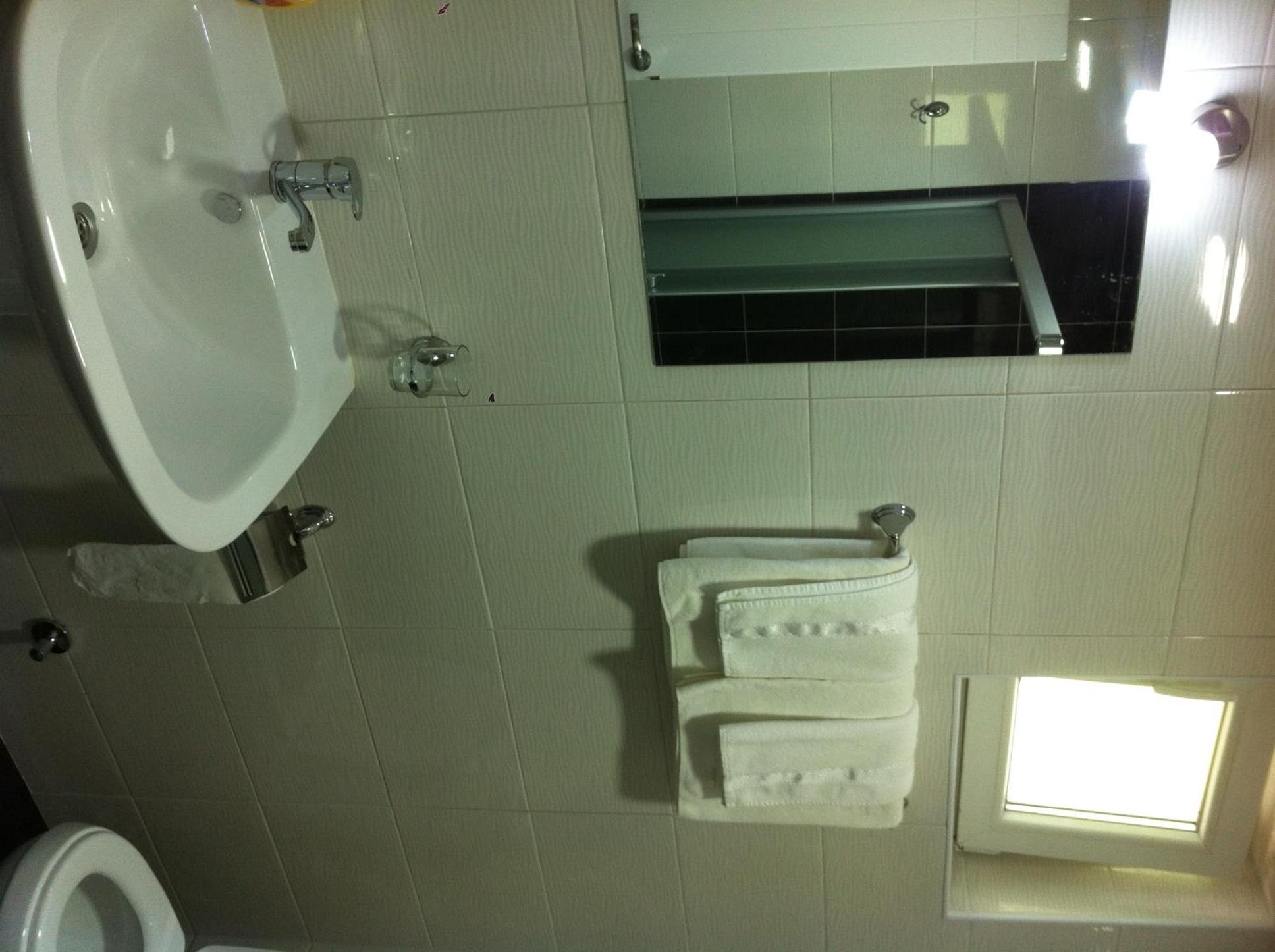 Twin Room with Pool View - Photo 1