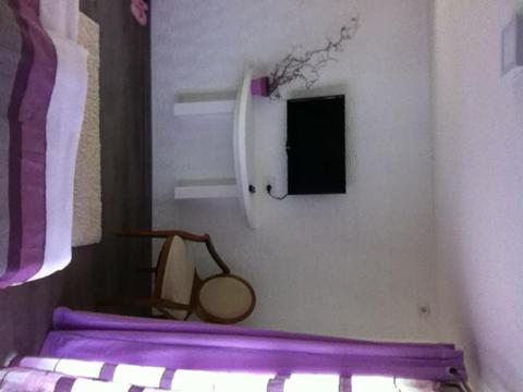 Twin Room with Pool View - Photo 10