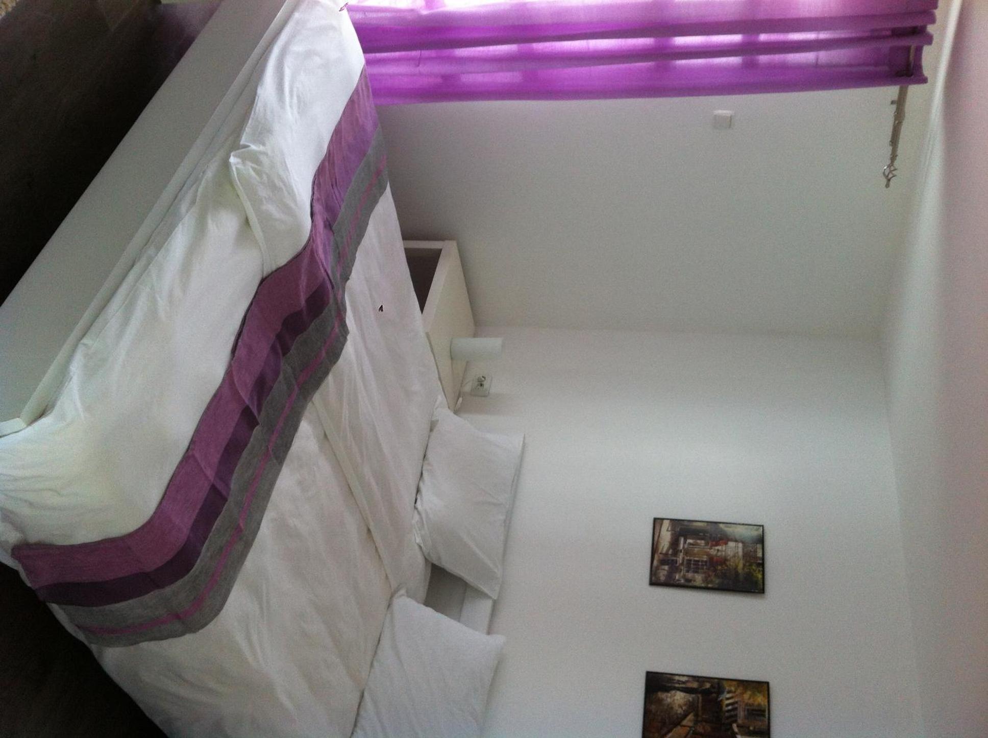 Twin Room with Pool View - Photo 11