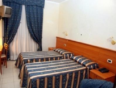 Double or Twin Room - Photo 4