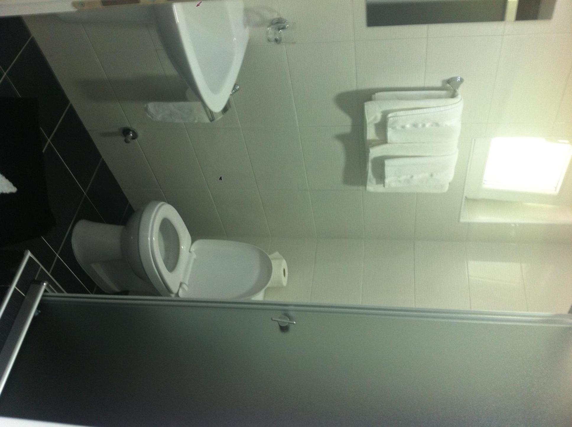 Twin Room with Pool View - Photo 16