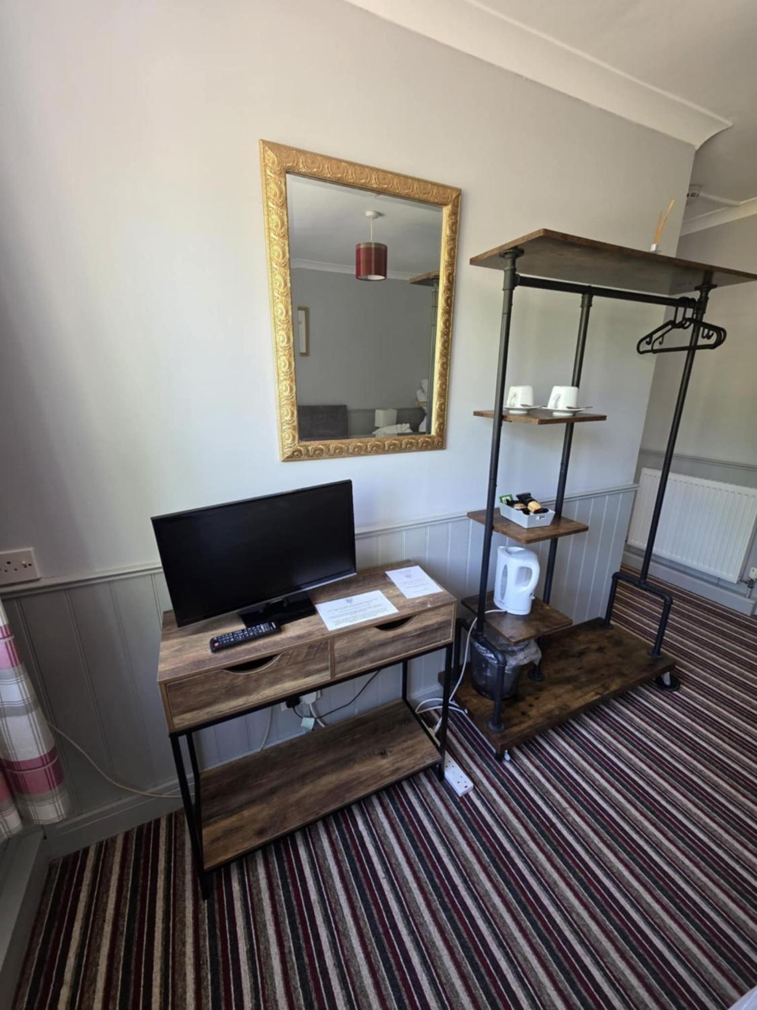Large Double Room - Photo 3