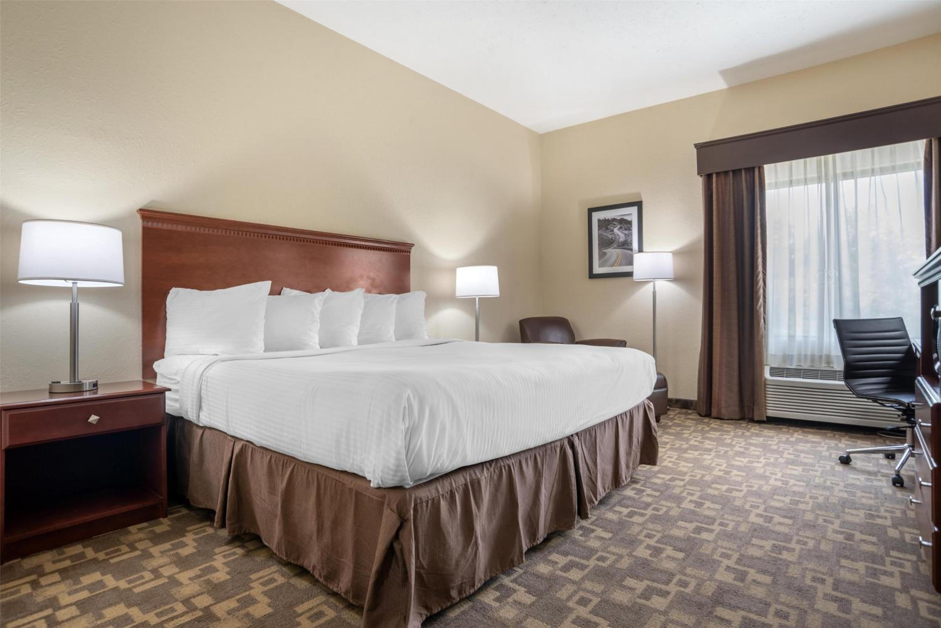 King Room with Roll-in Shower - Disability Access/Non-Smoking