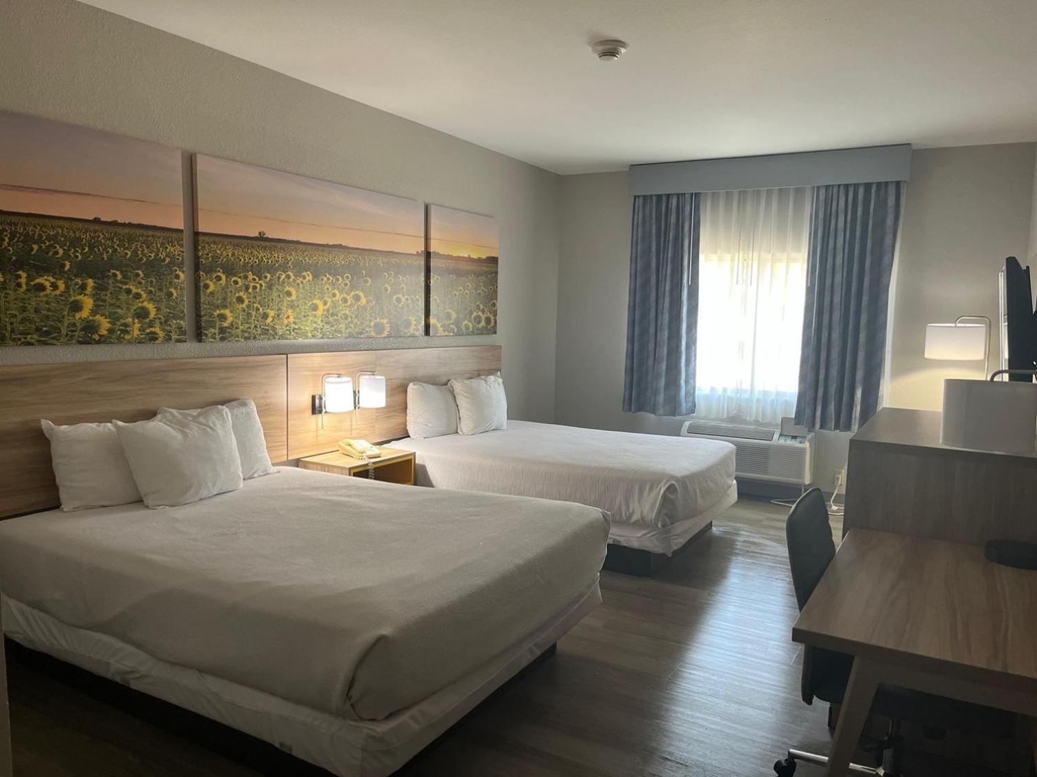 Queen Room with Two Queen Beds - Pet Friendly/Non-Smoking