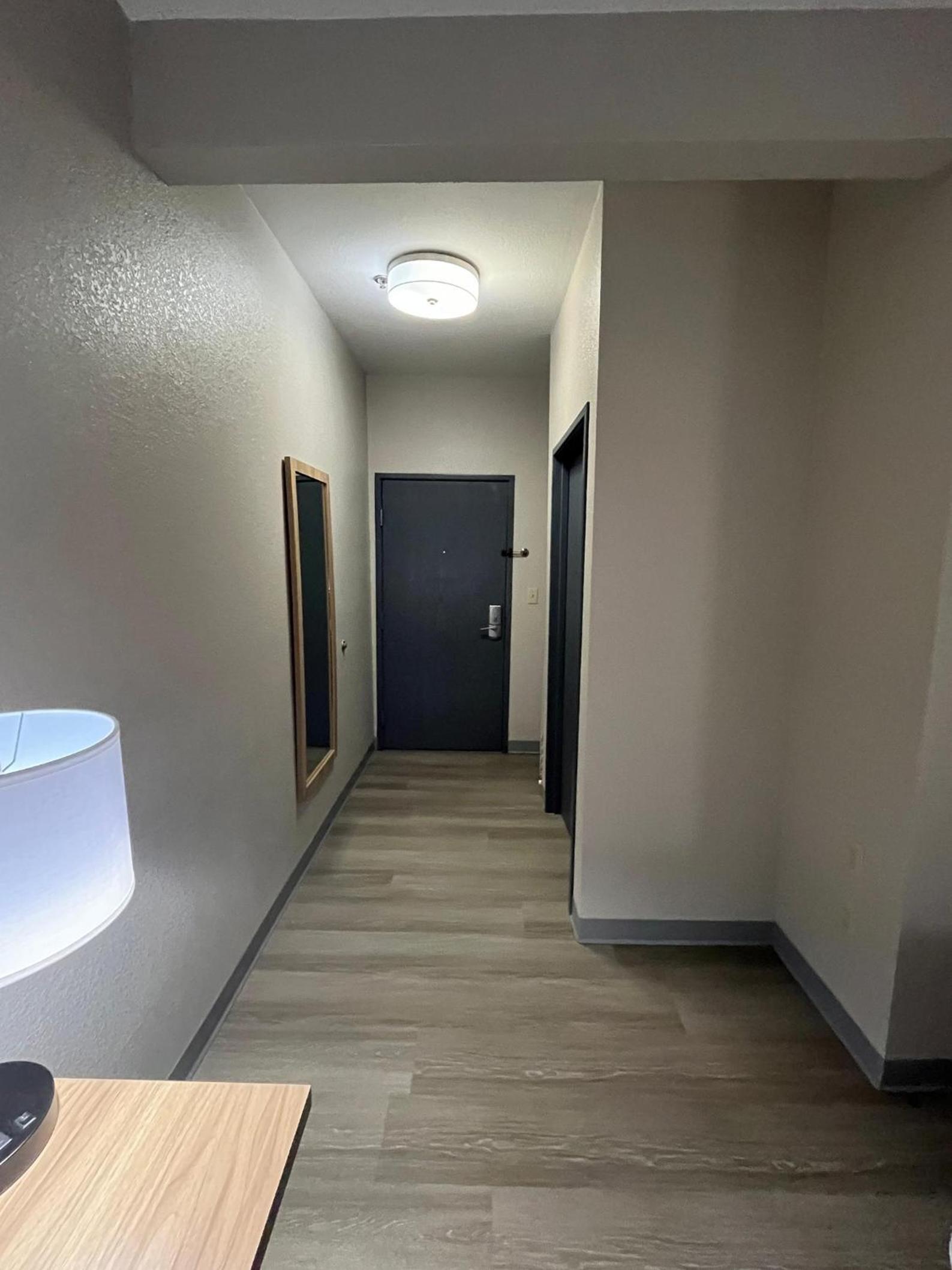King Room - Pet Friendly/Non-Smoking