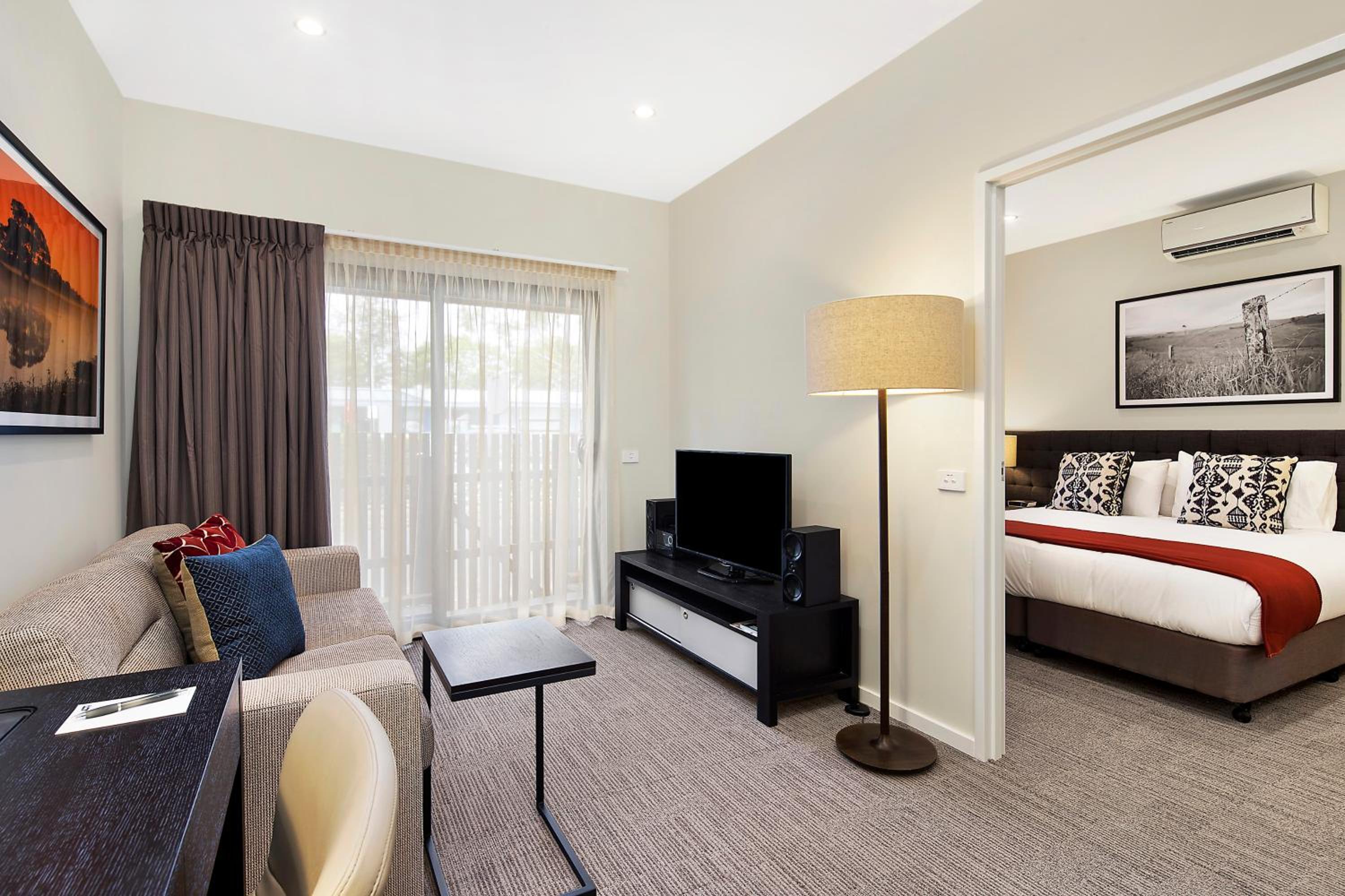 One-Bedroom Apartment - Photo 9