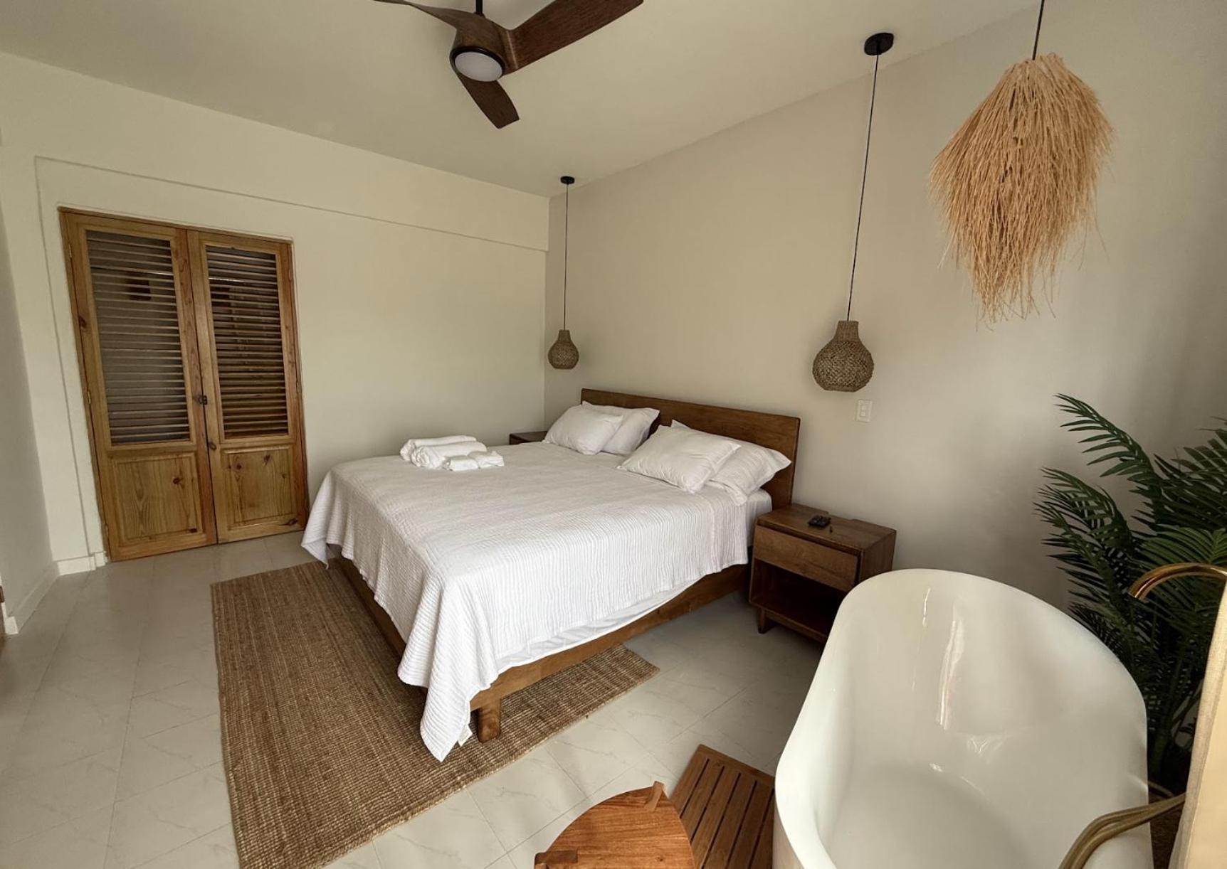 Deluxe King Suite