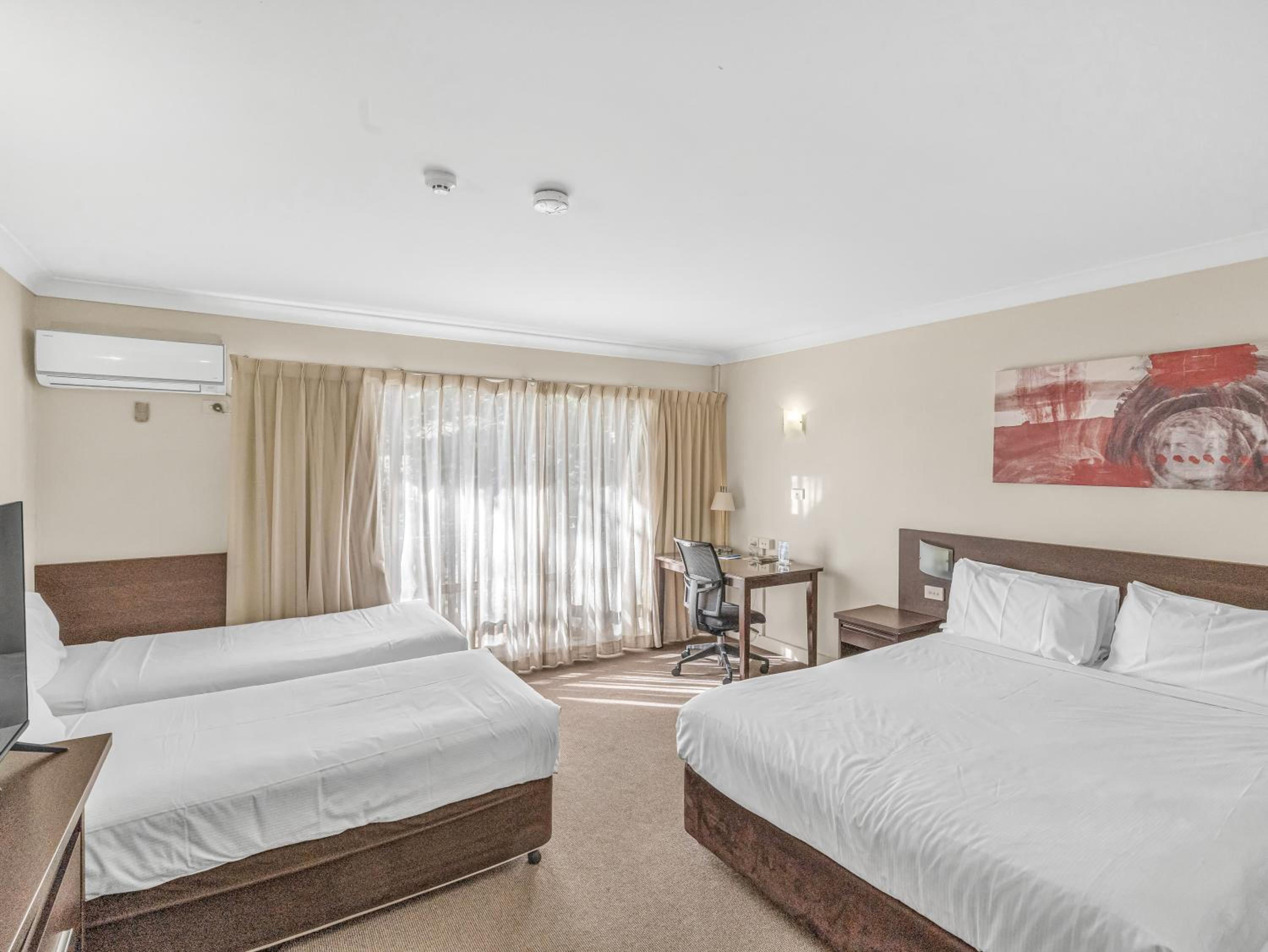 Standard Family Room - Photo 4