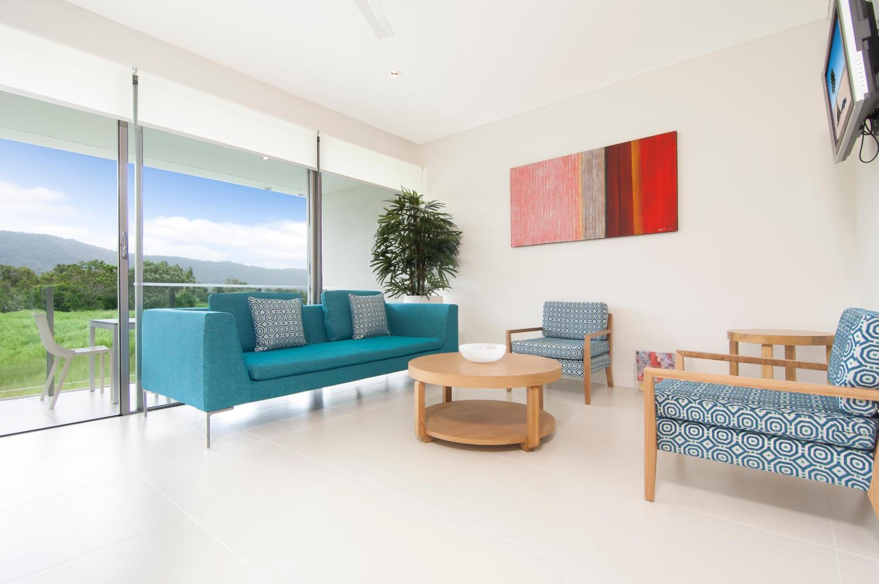 Two-Bedroom Apartment Golf Course & Mountain View