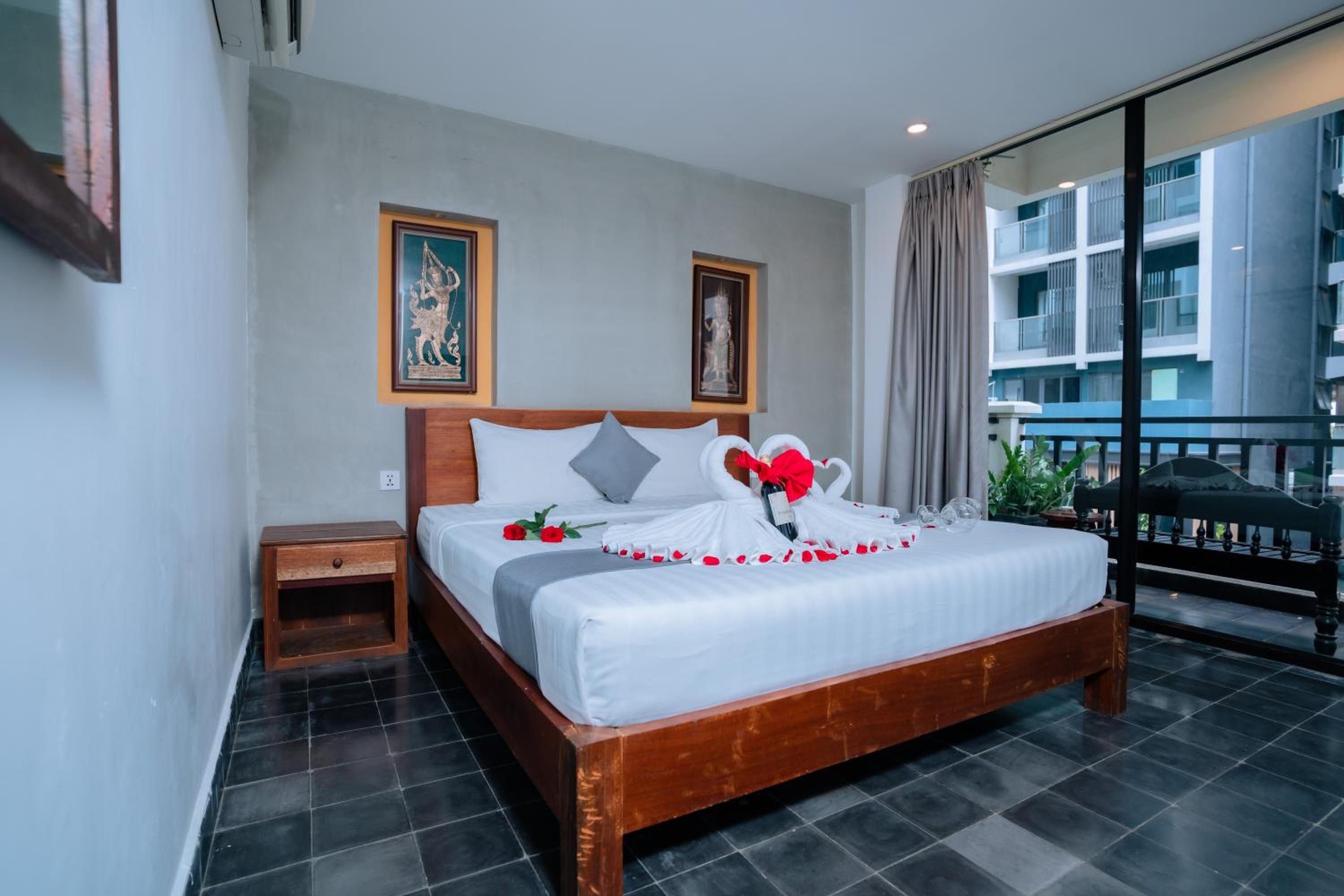 Deluxe Double Room with Balcony photo 3