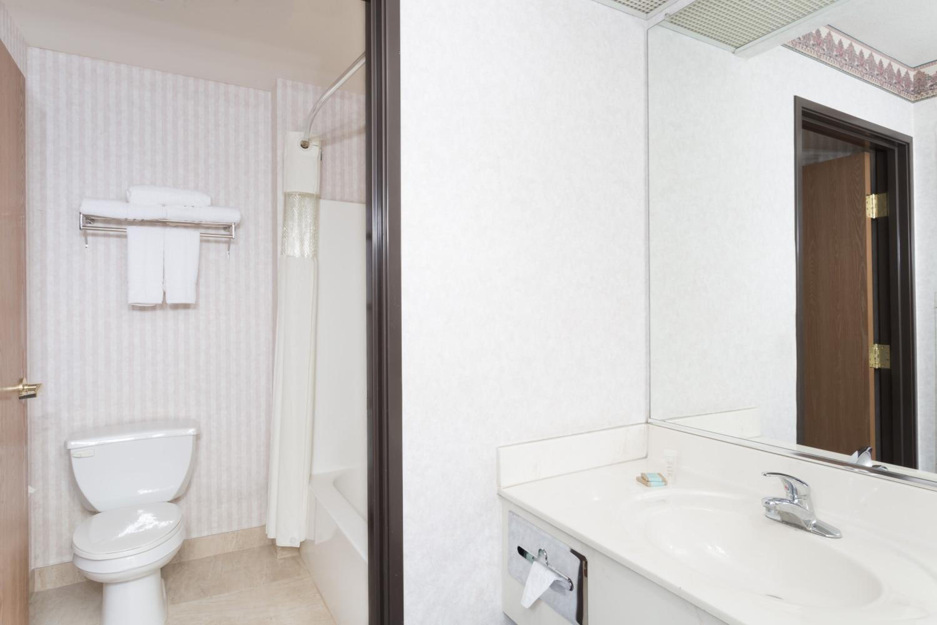 King Room - Disability Access/Non-Smoking photo 3