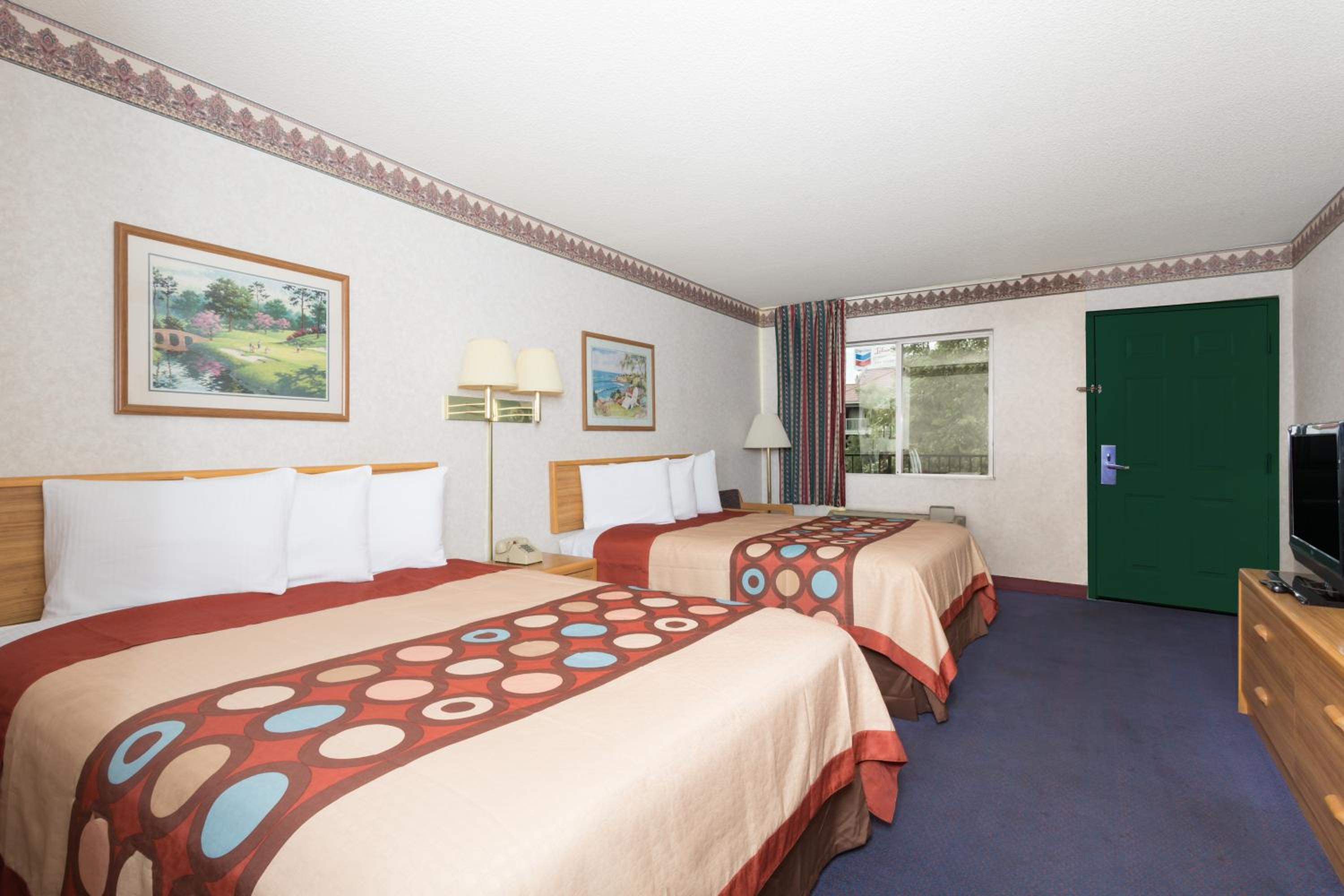 Queen Room with Two Queen Beds - Non-Smoking photo 1