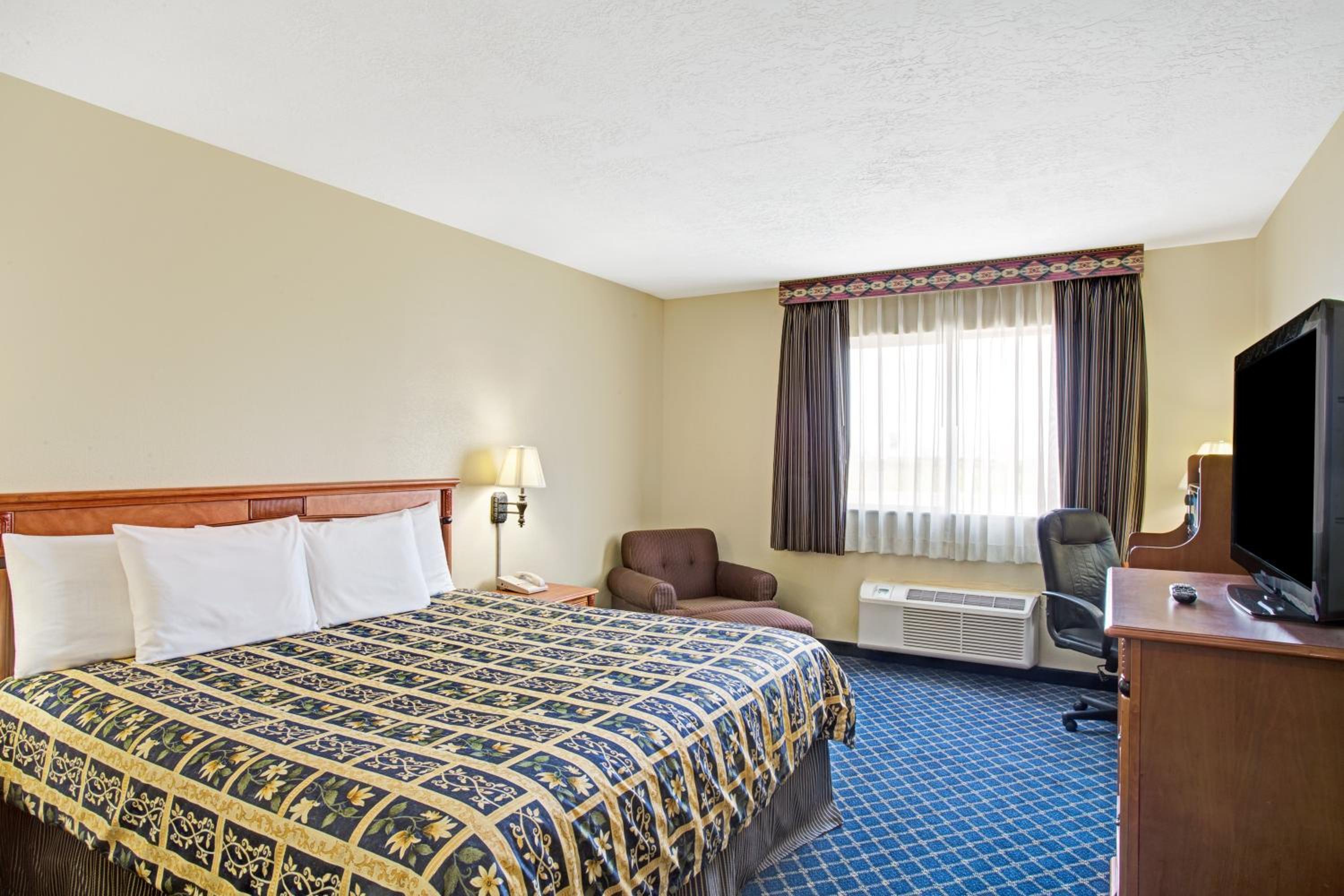 Studio Suite with 1 King Bed, Non-Smoking - Photo 2