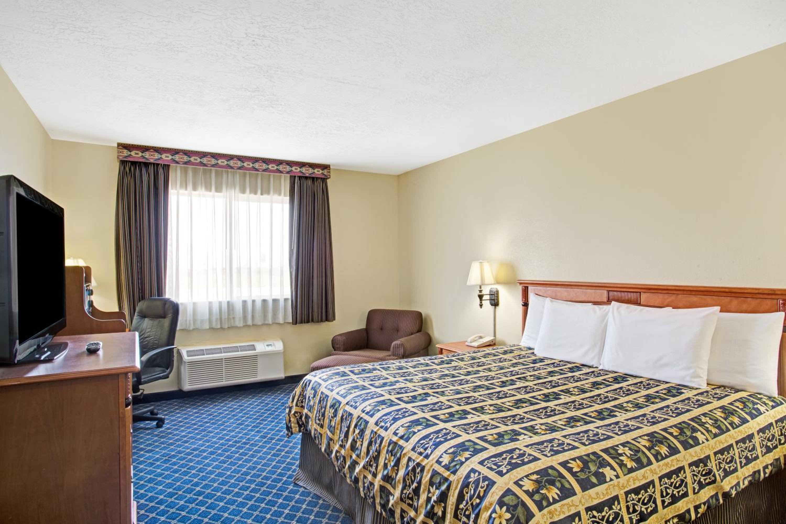 Studio Suite with 1 King Bed, Non-Smoking - Photo 1