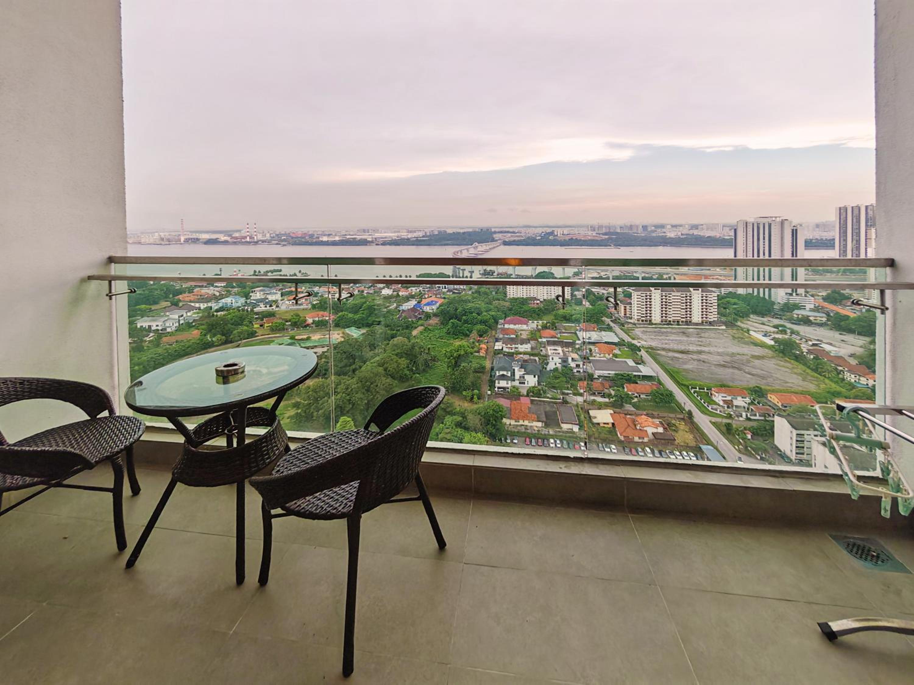 One-Bedroom Apartment with Sea View