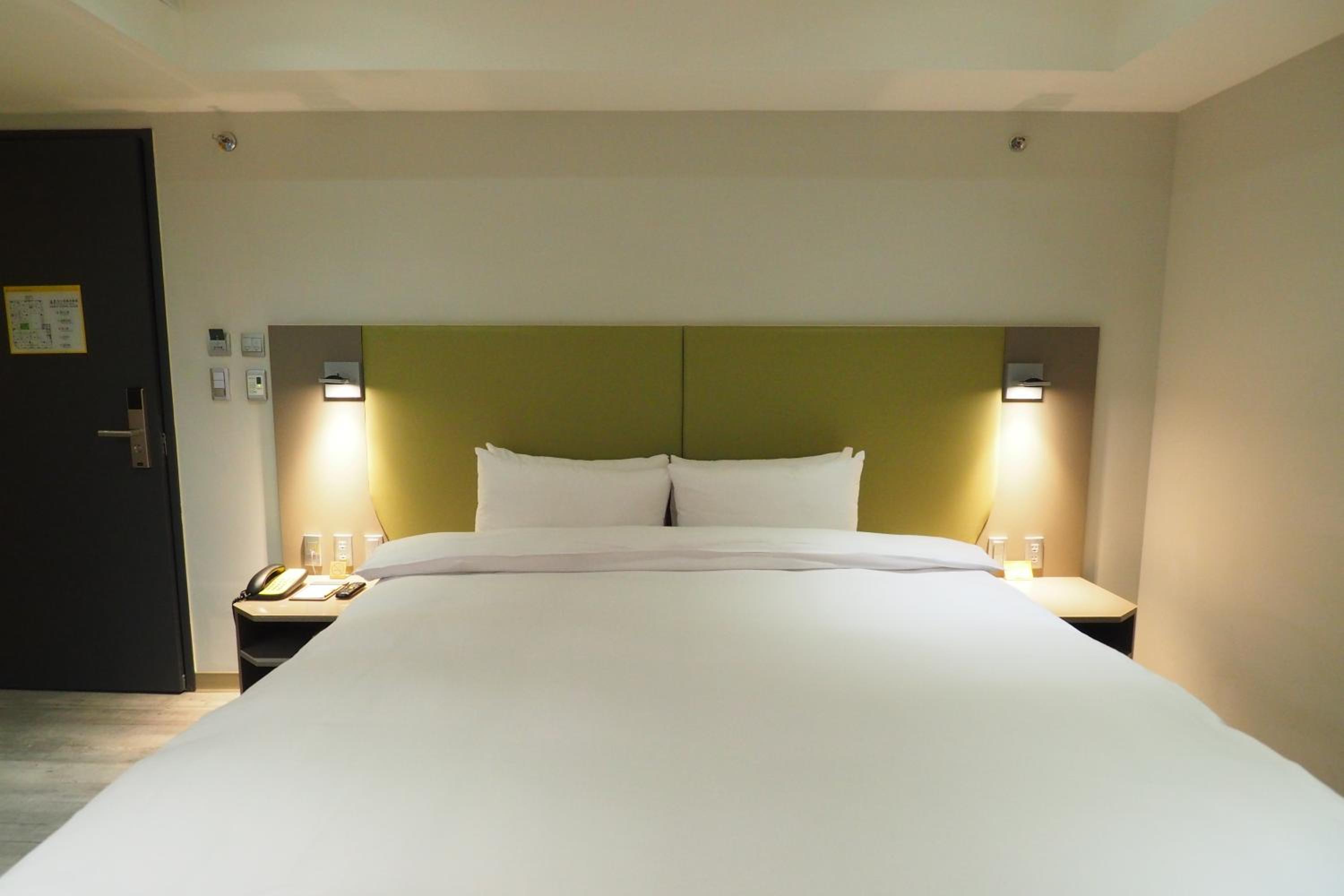 Deluxe Double Room (No Window) photo 2