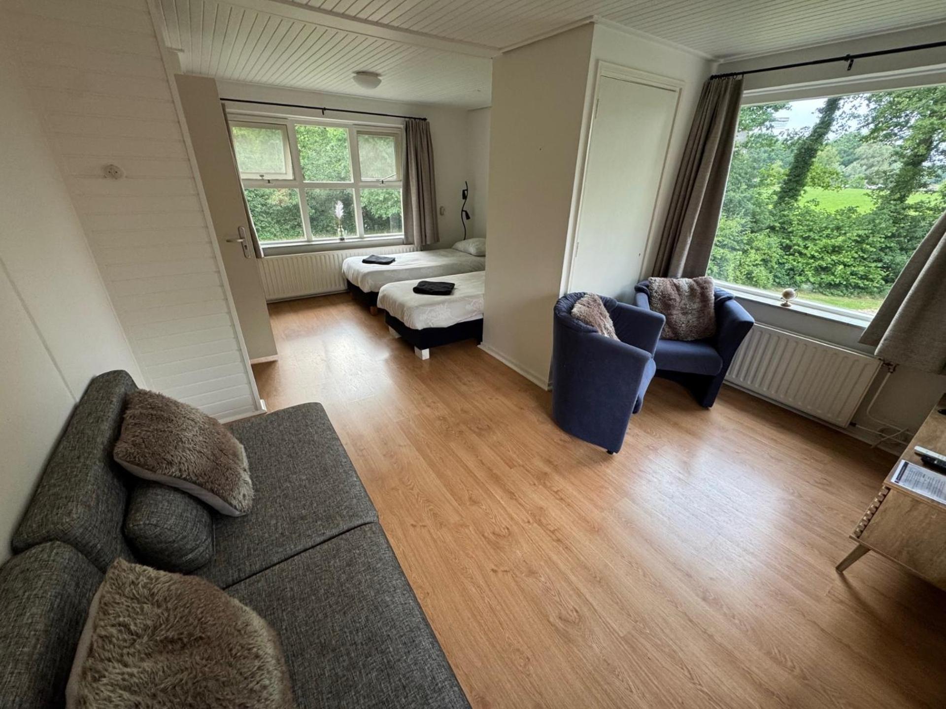 Standard Twin Room photo 2