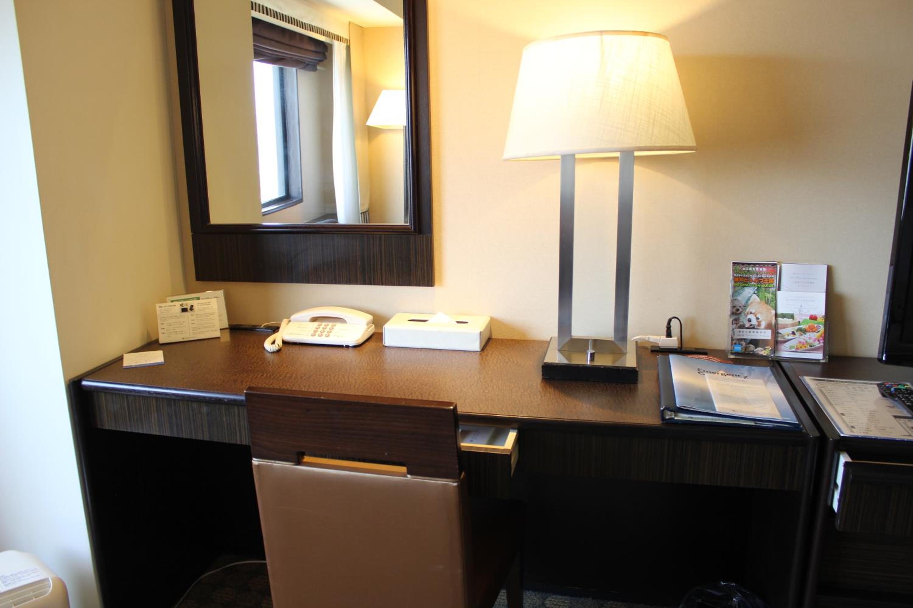 Mid Century Queen Room - Main Building - Non-Smoking - Photo 3