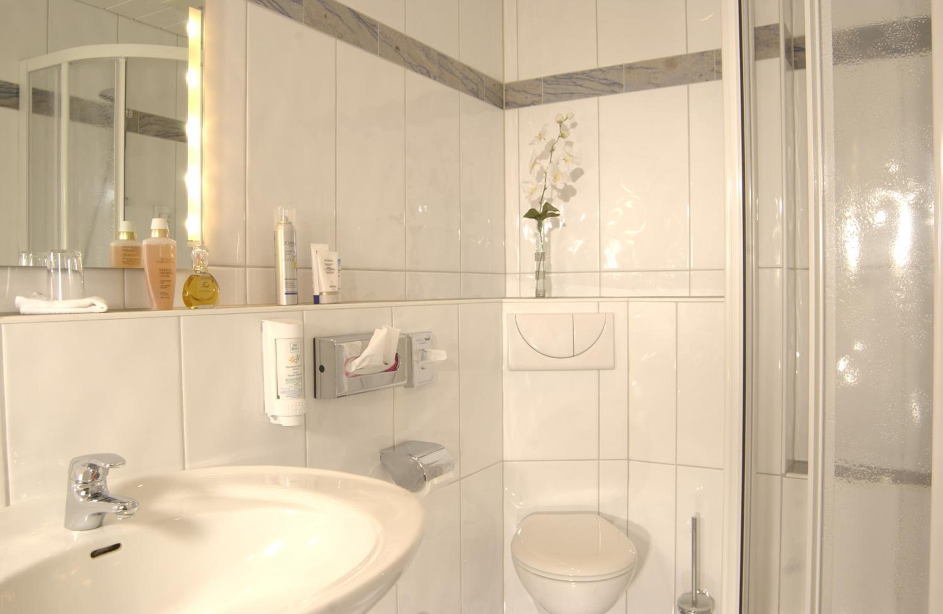 Double or Twin Room - Photo 4