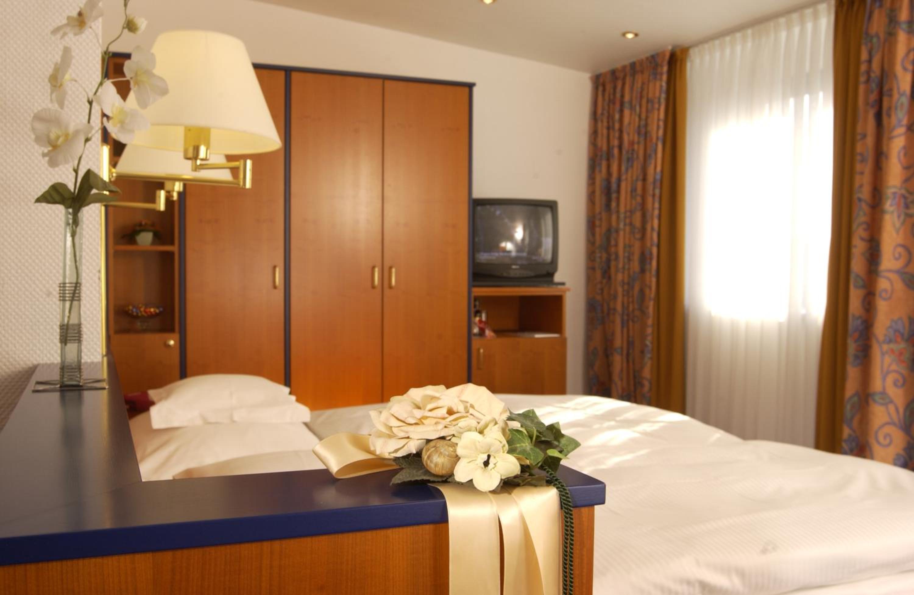 Double or Twin Room - Photo 6