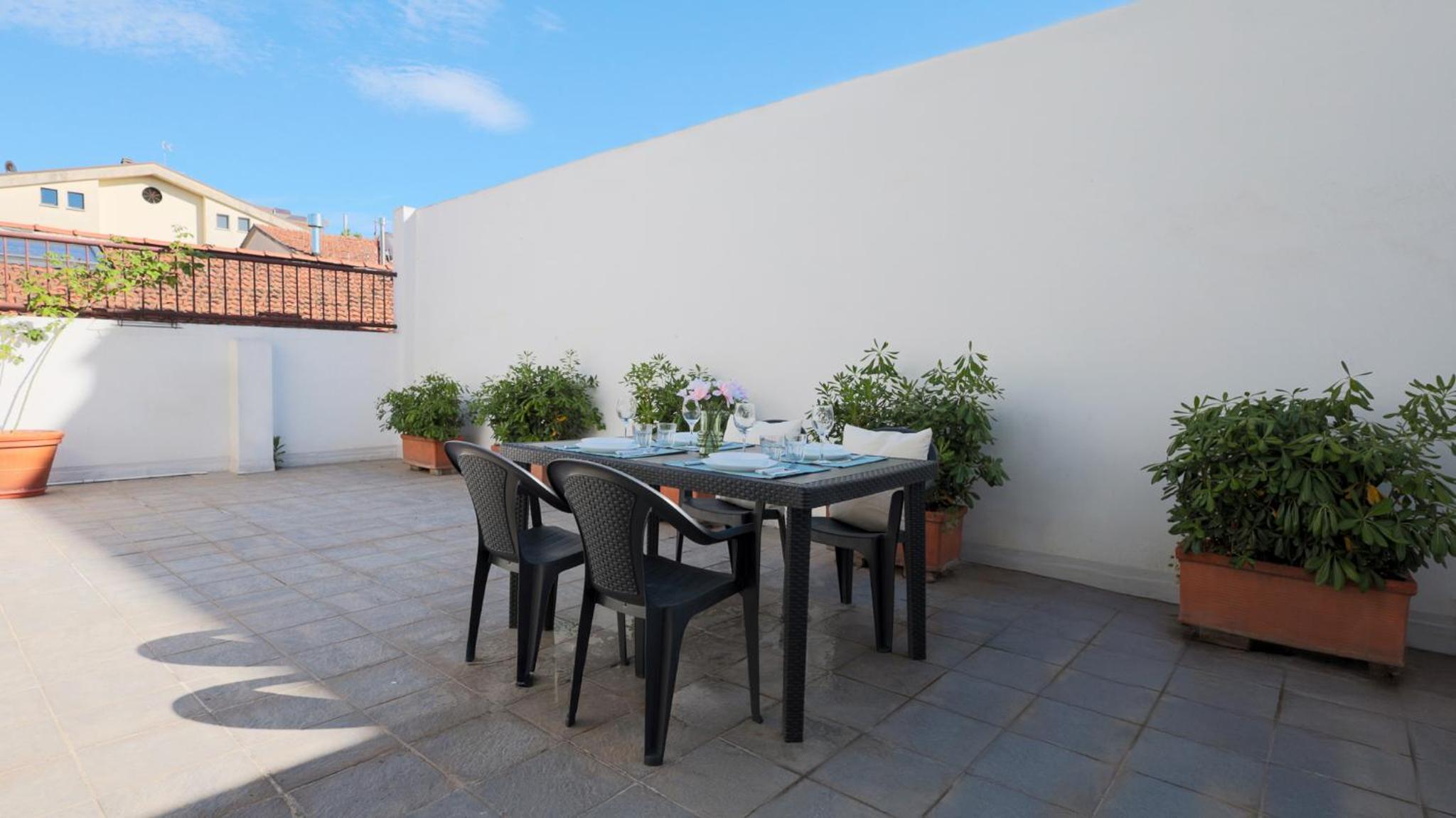One-Bedroom Apartment with Terrace photo 3