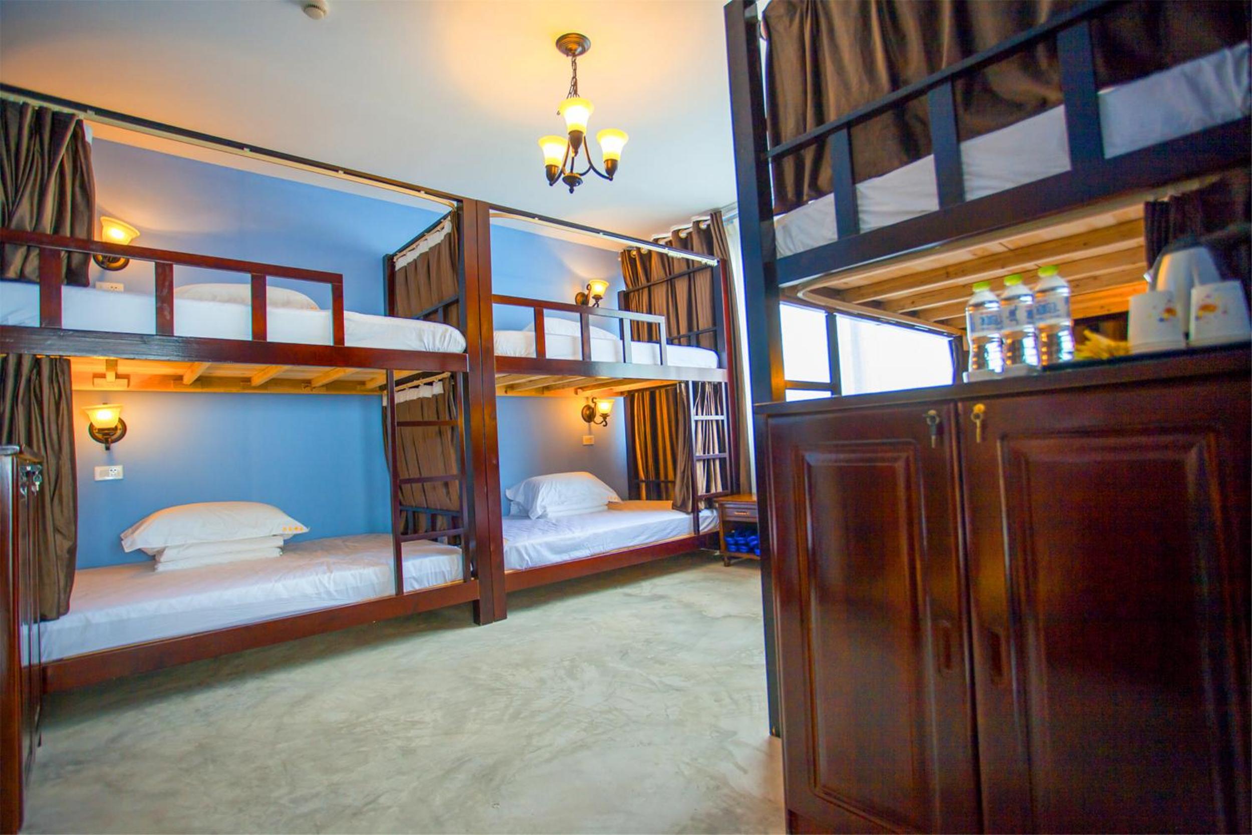 6-Bed Mixed Dormitory Room photo 1