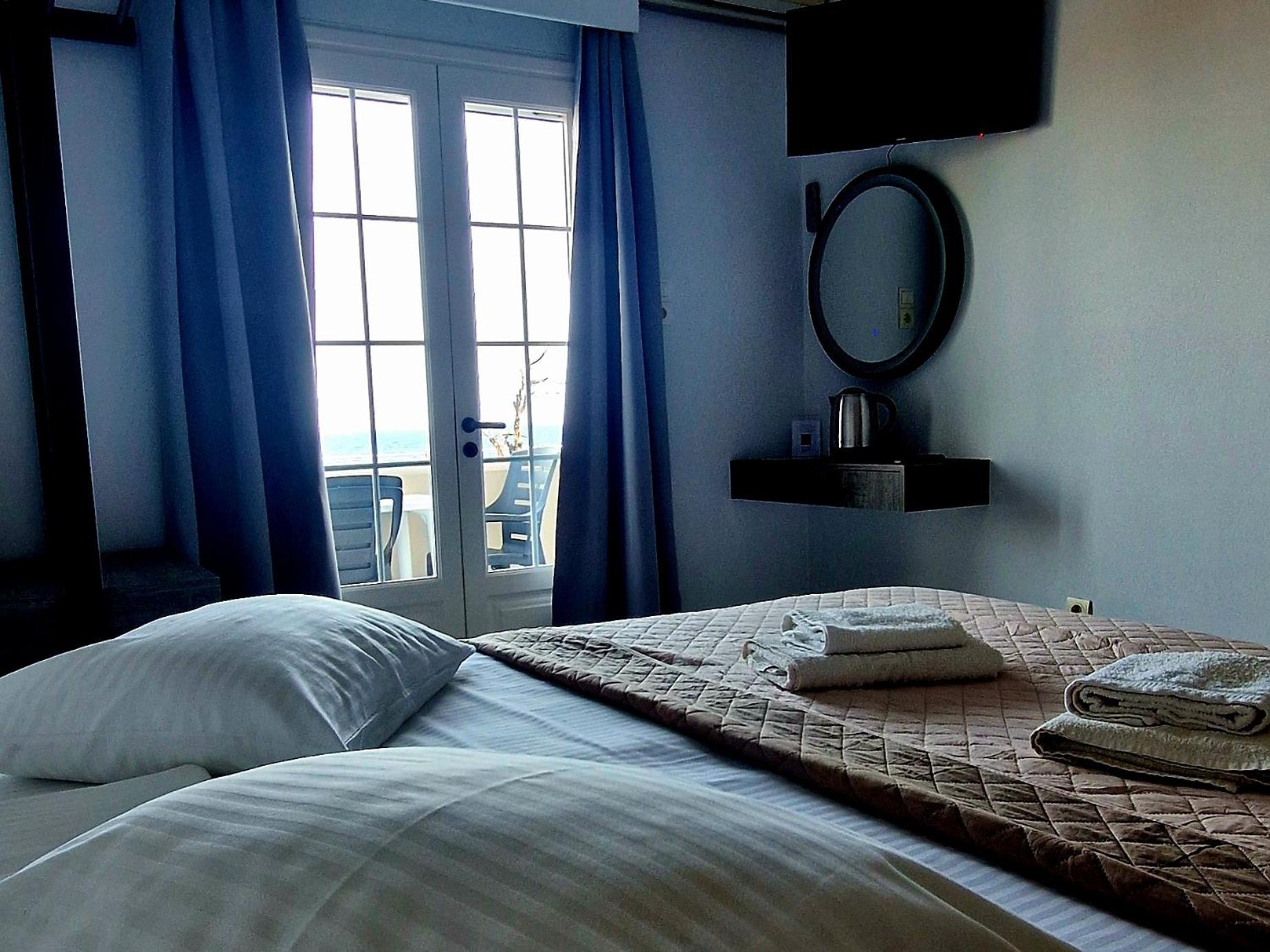 Studio with Sea View (2 Adults) - Photo 3