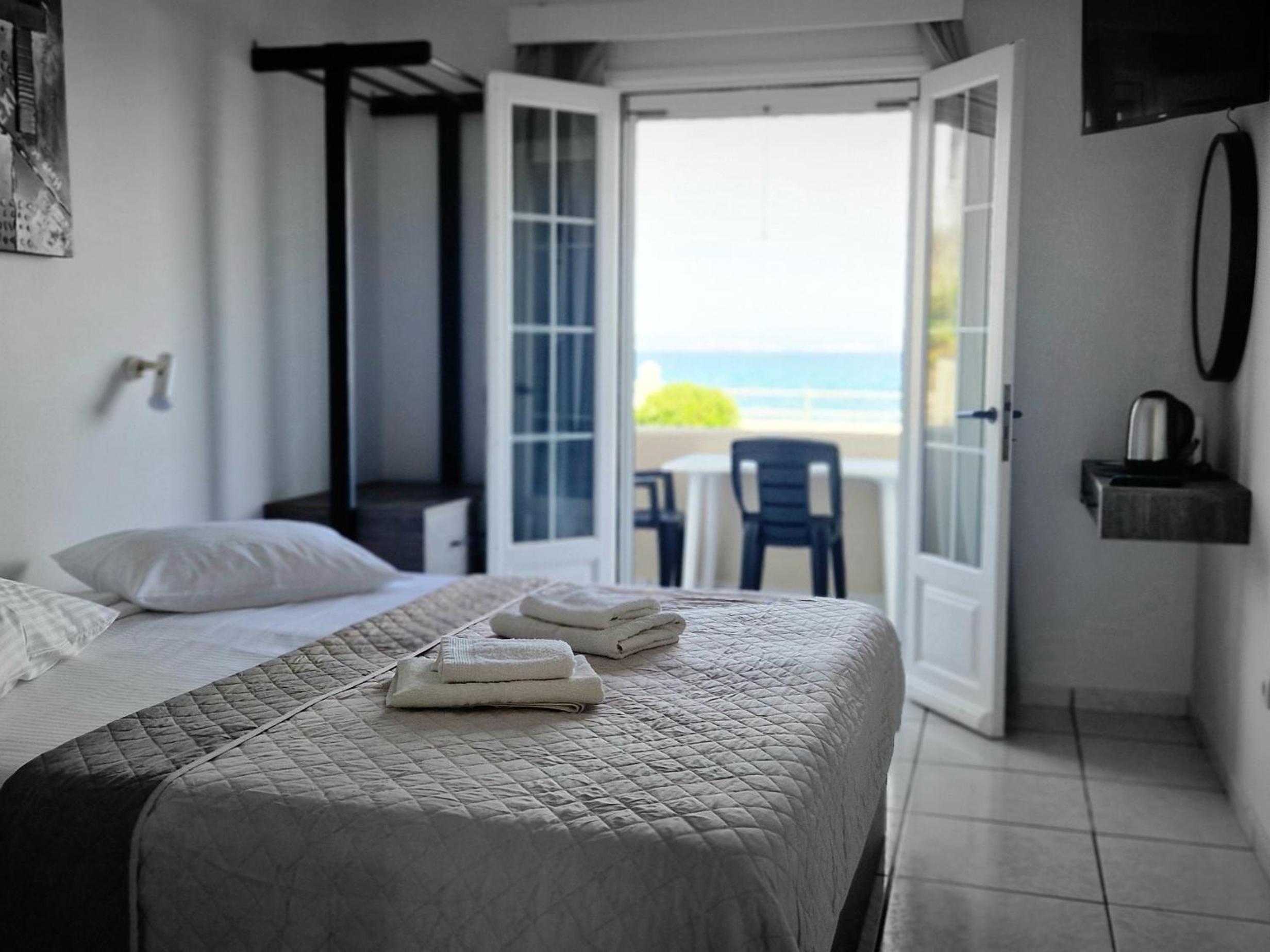 Studio with Sea View (2 Adults) - Photo 2