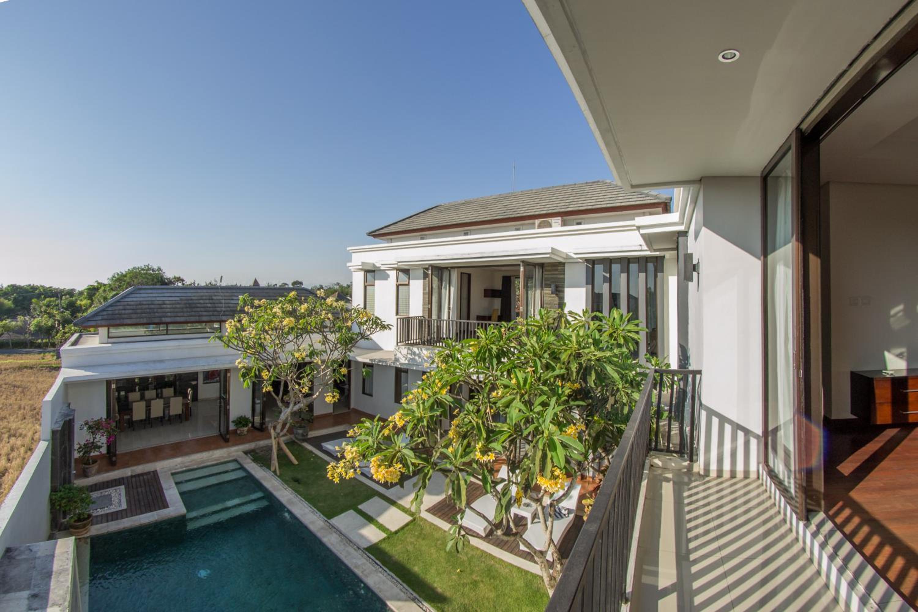 Three-Bedroom Villa with Private Pool - Photo 2