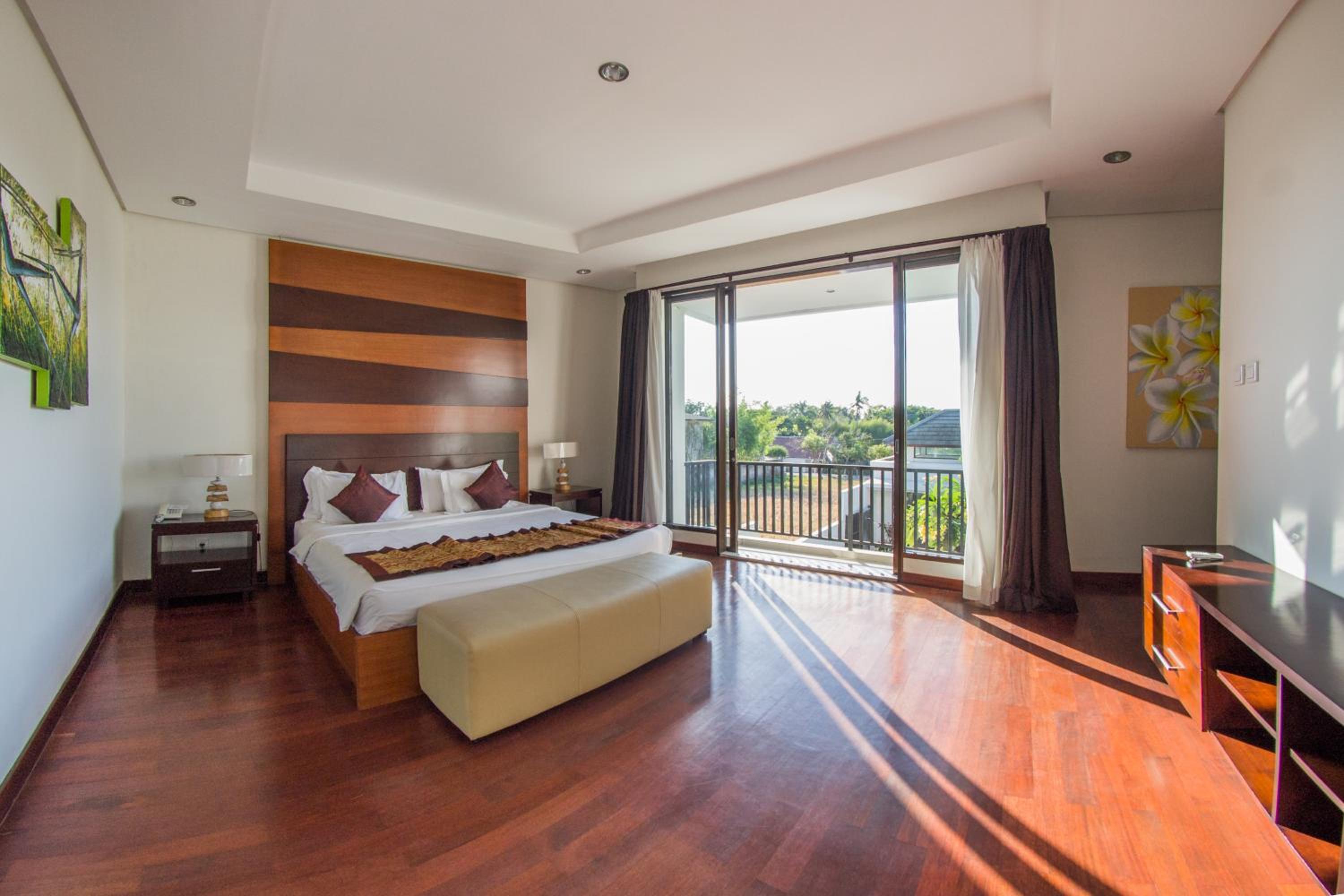 Three-Bedroom Villa with Private Pool - Photo 1
