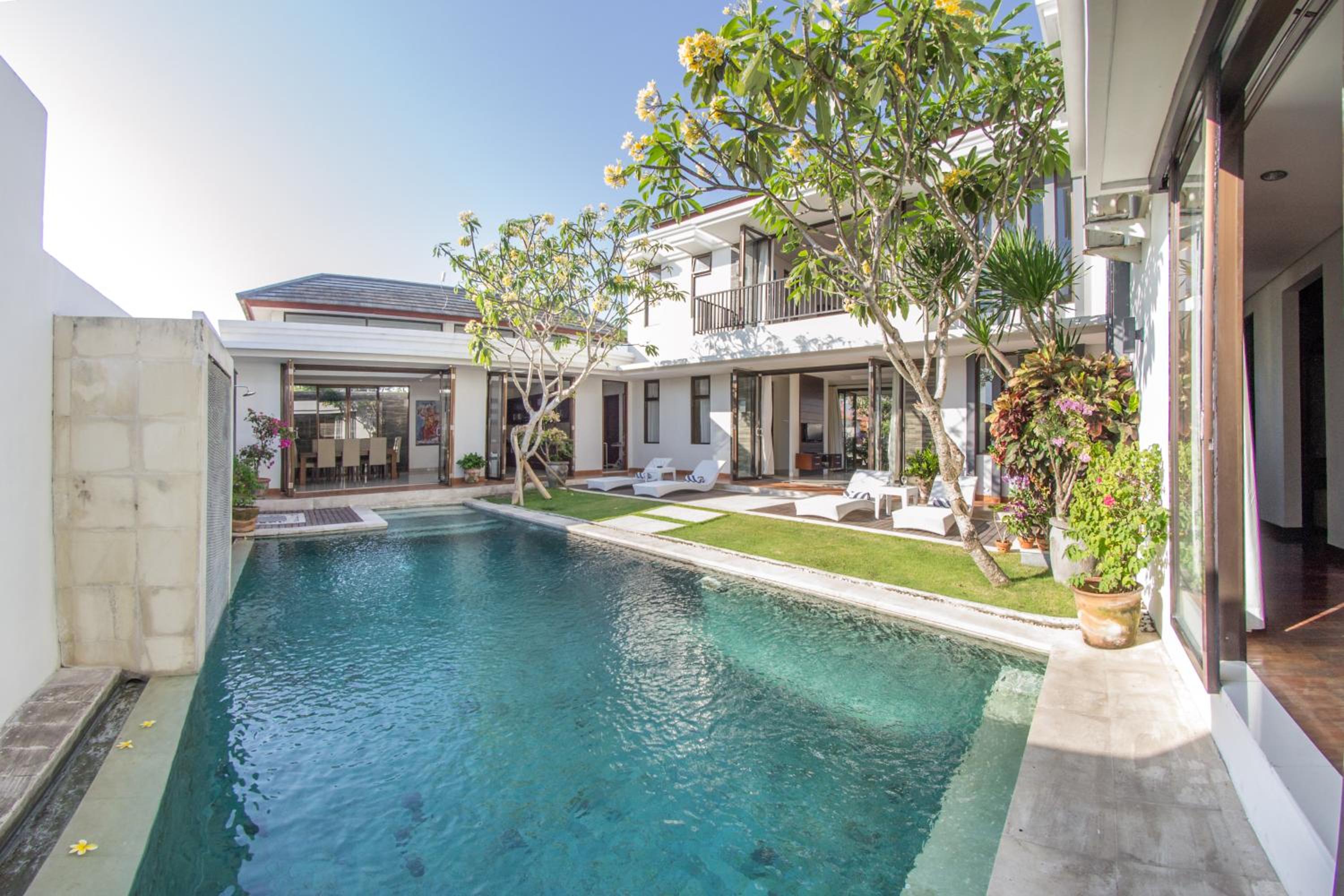 Three-Bedroom Villa with Private Pool - Photo 12