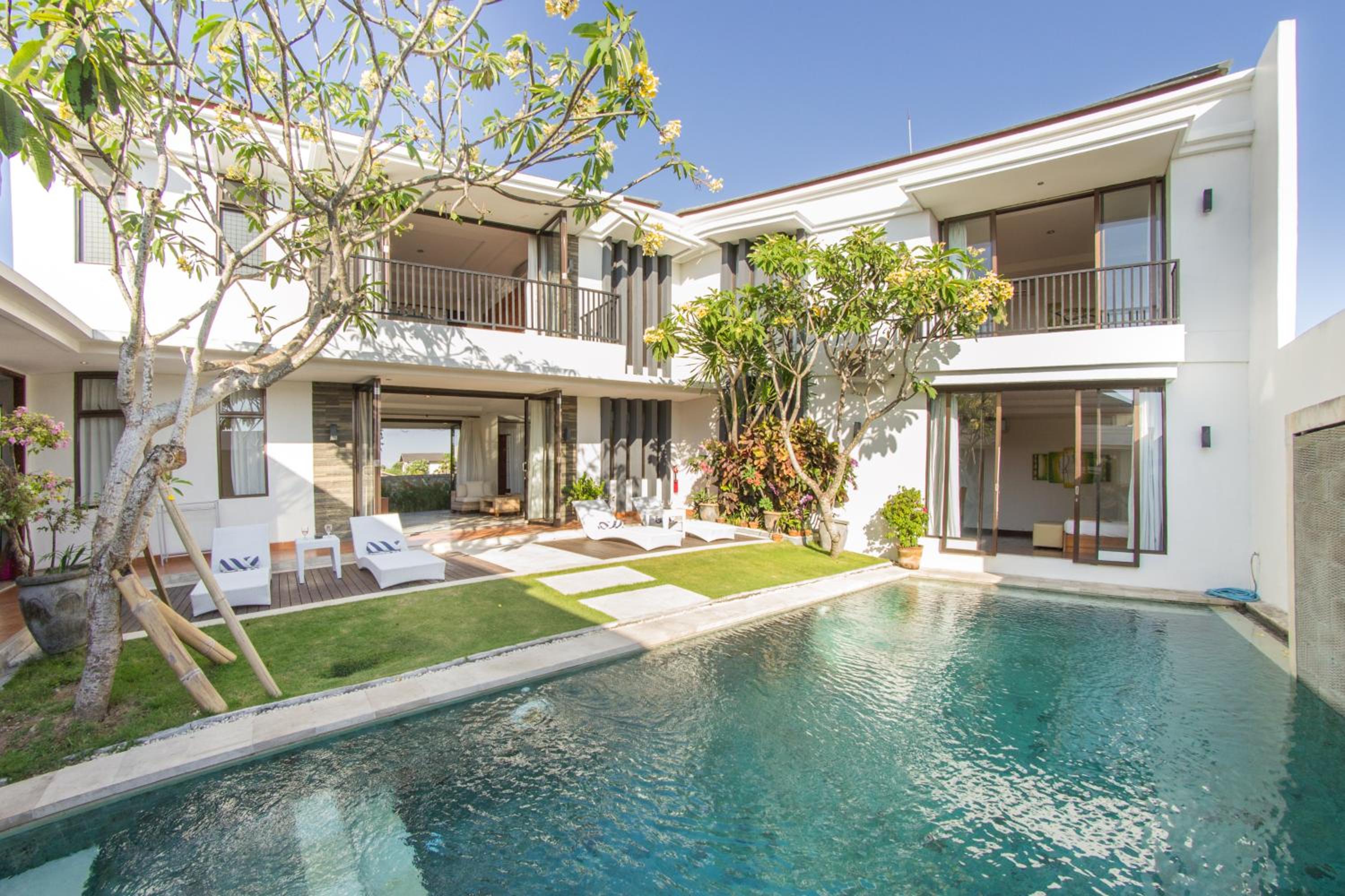 Three-Bedroom Villa with Private Pool - Photo 11