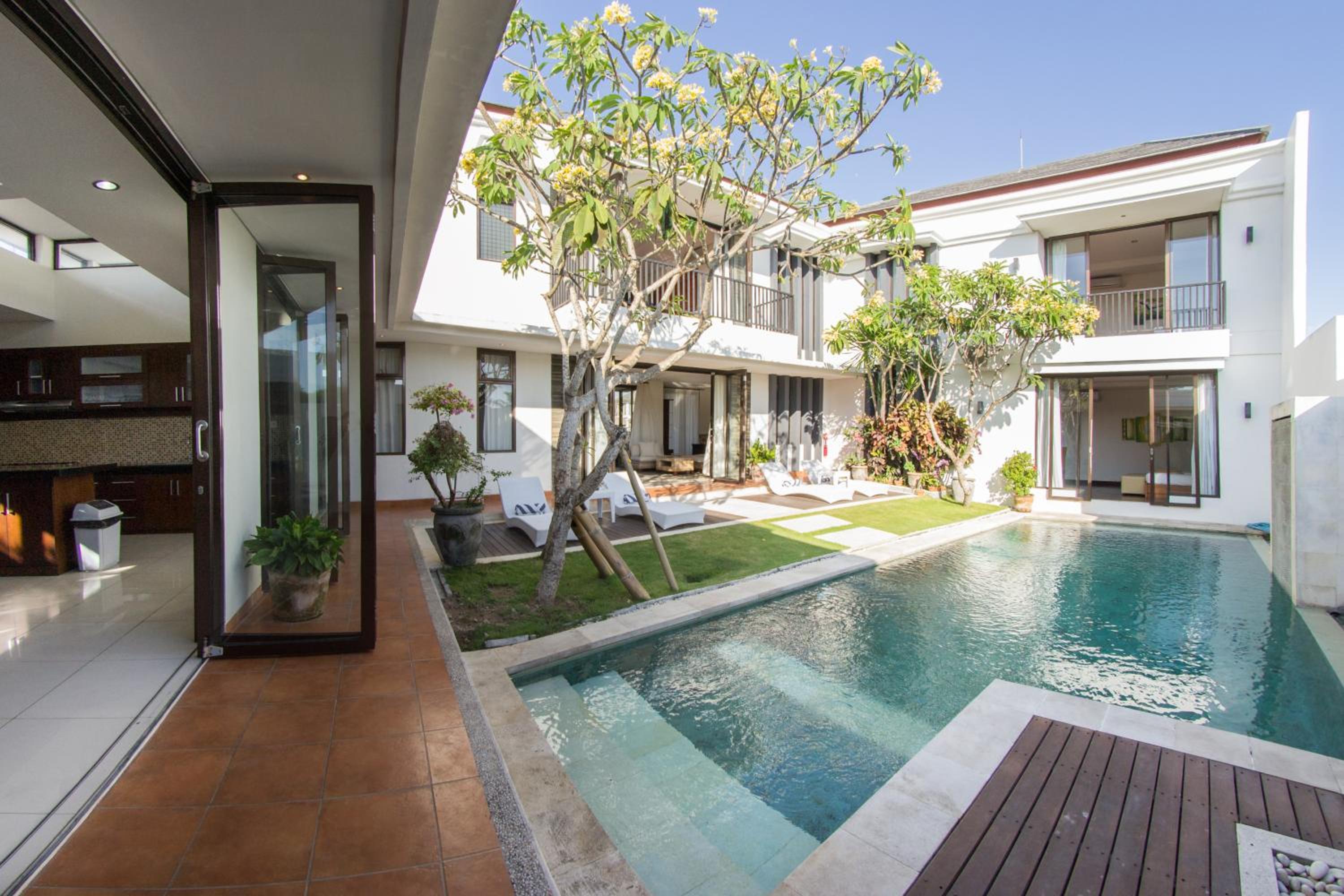 Three-Bedroom Villa with Private Pool - Photo 16