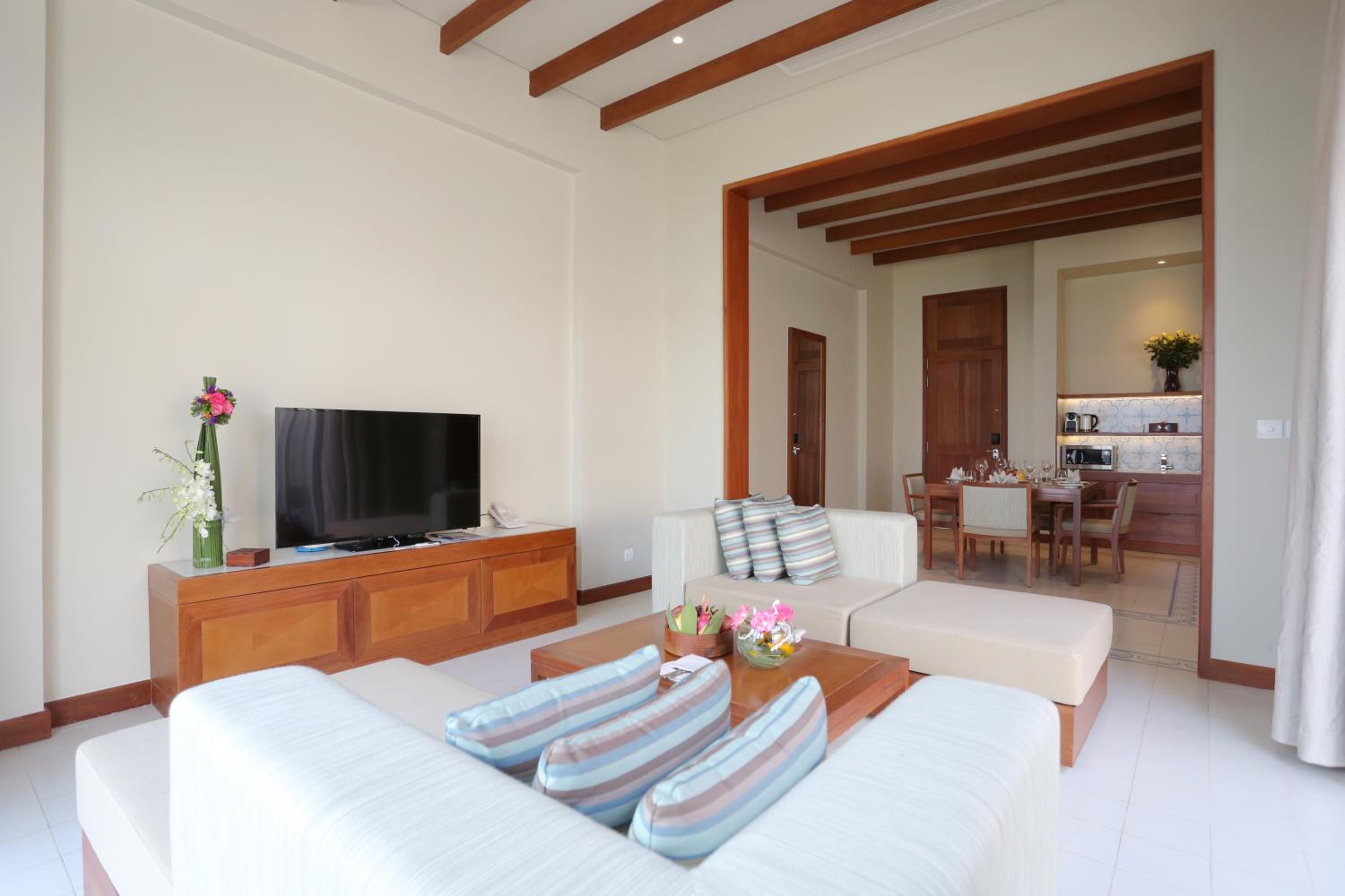 Pool Suite photo 3