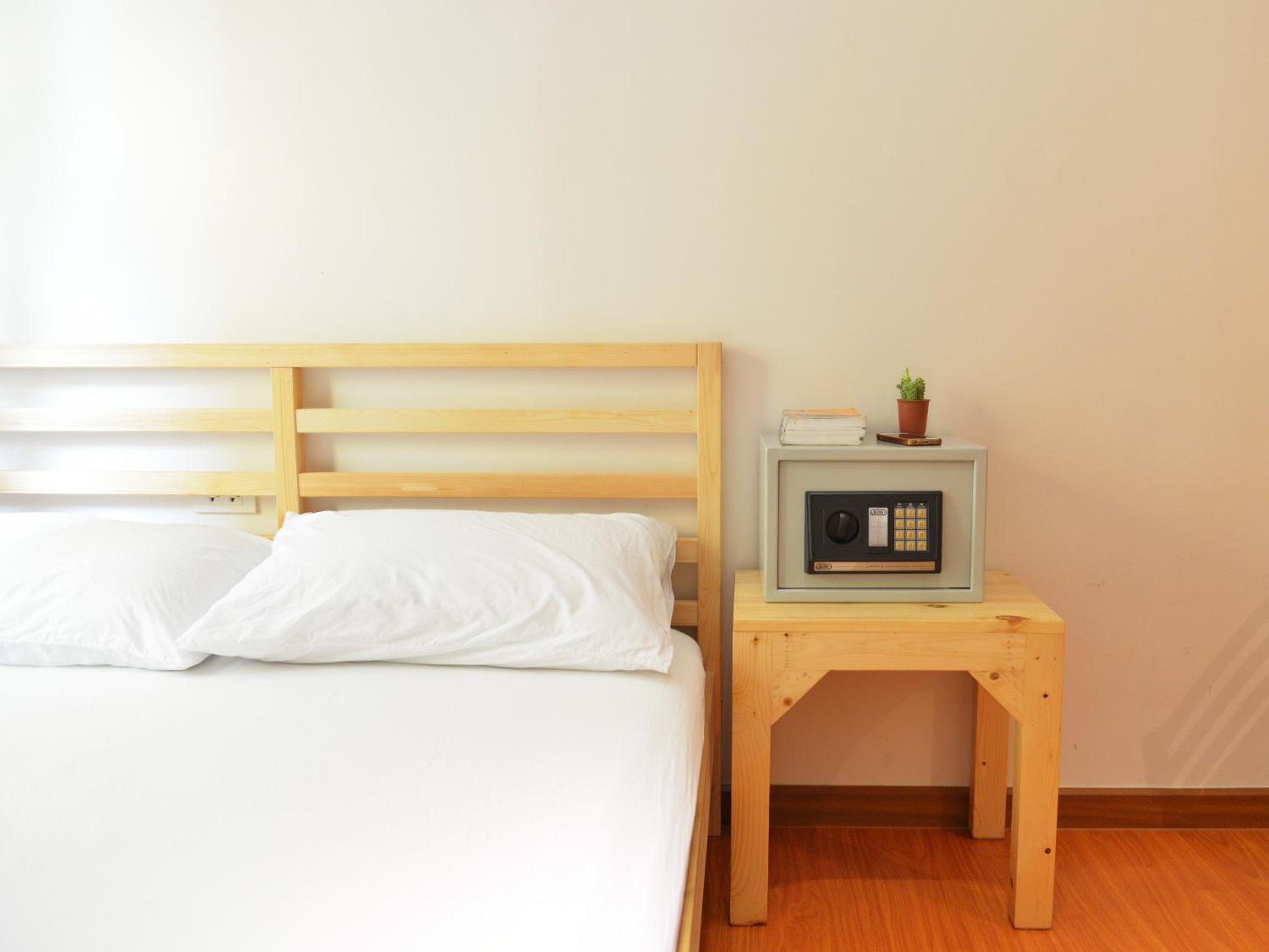 Double Room with Shared Bathroom photo 2