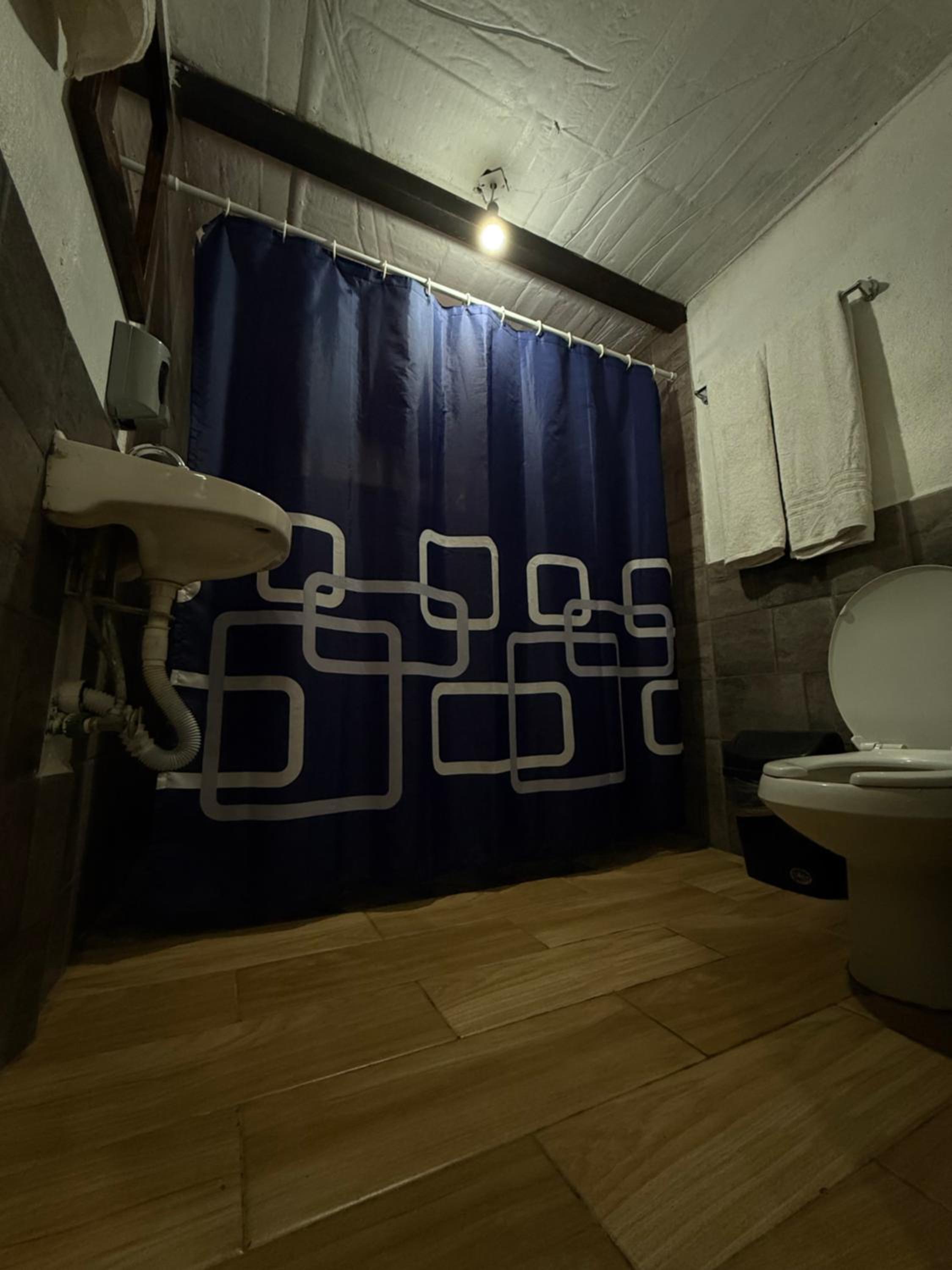 Double Room with Private Bathroom - Photo 2