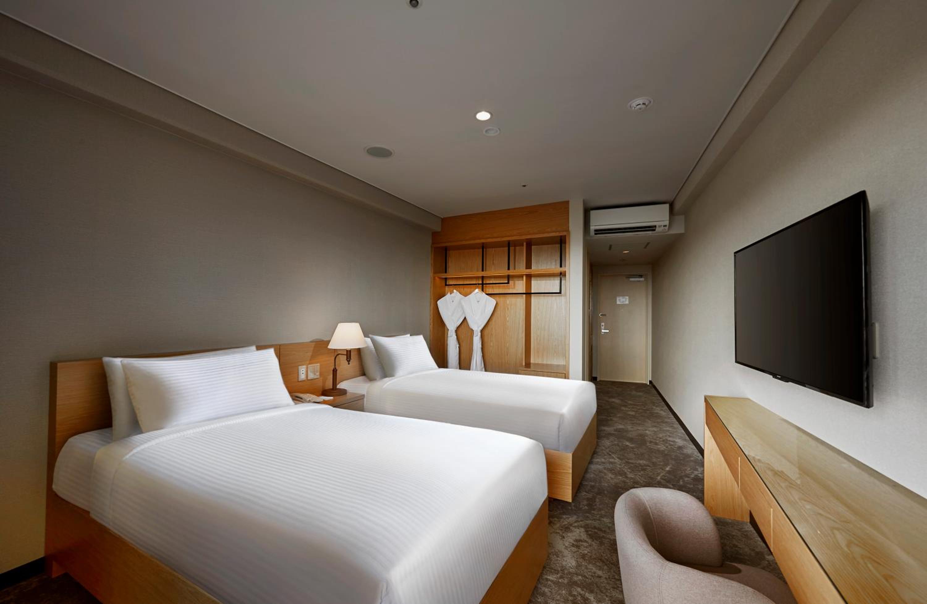 Standard Twin Room - Photo 4