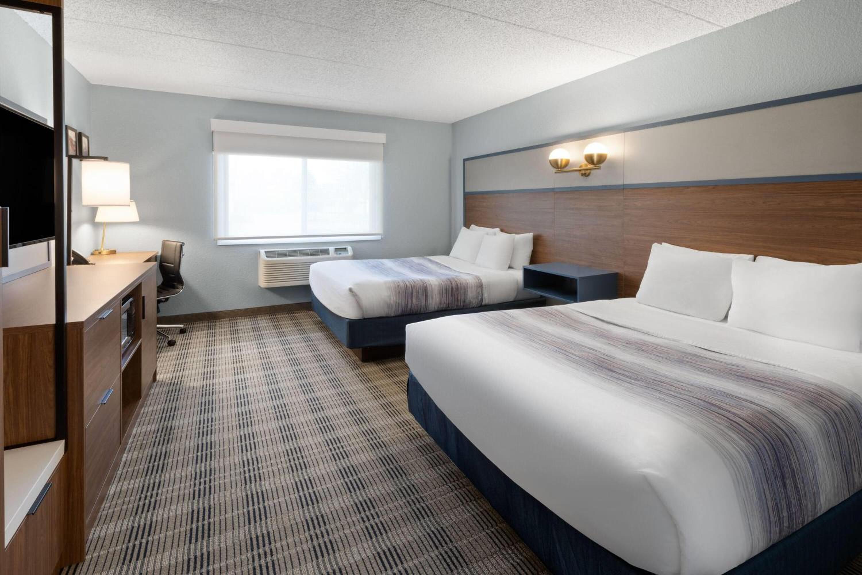 Connecting Room with Two Queen Beds - Non-Smoking - Photo 1