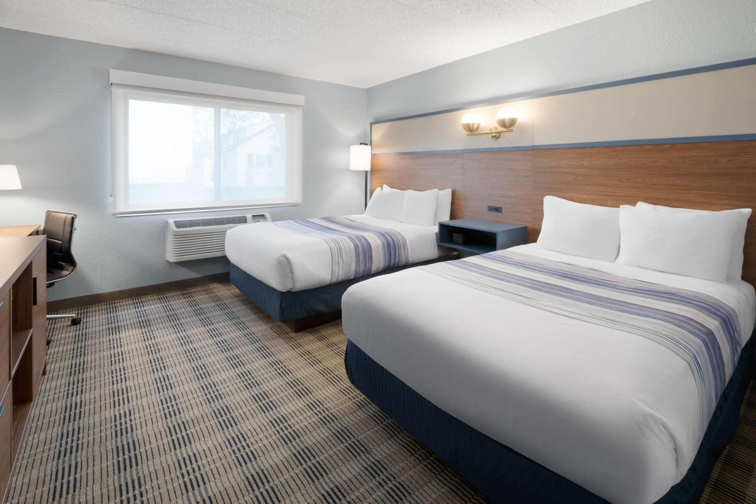 Double Room with Two Double Beds and Roll-in Shower - Mobility Access/Non-Smoking - Photo 1