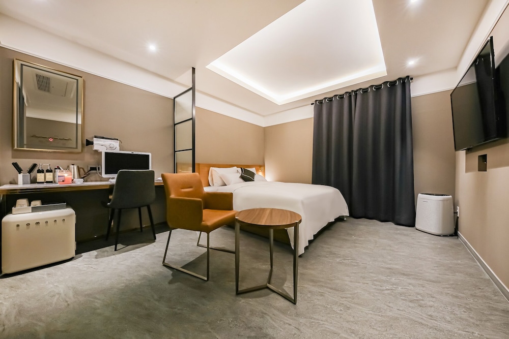 Standard Double Room - Photo 4