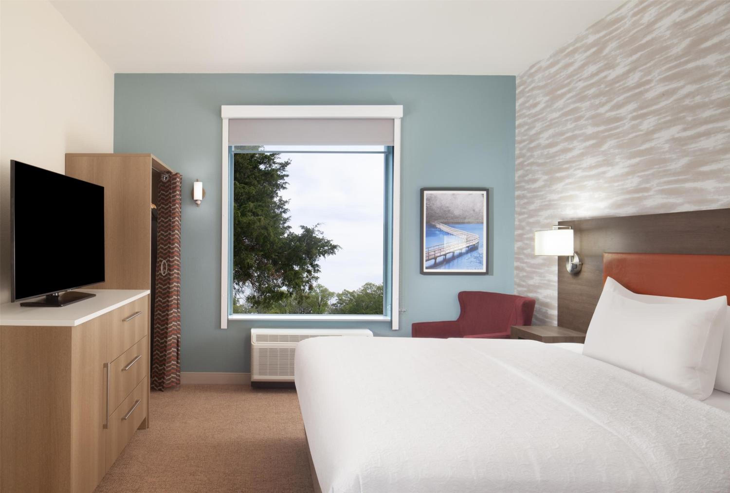 King Suite - Hearing Accessible - Photo 2