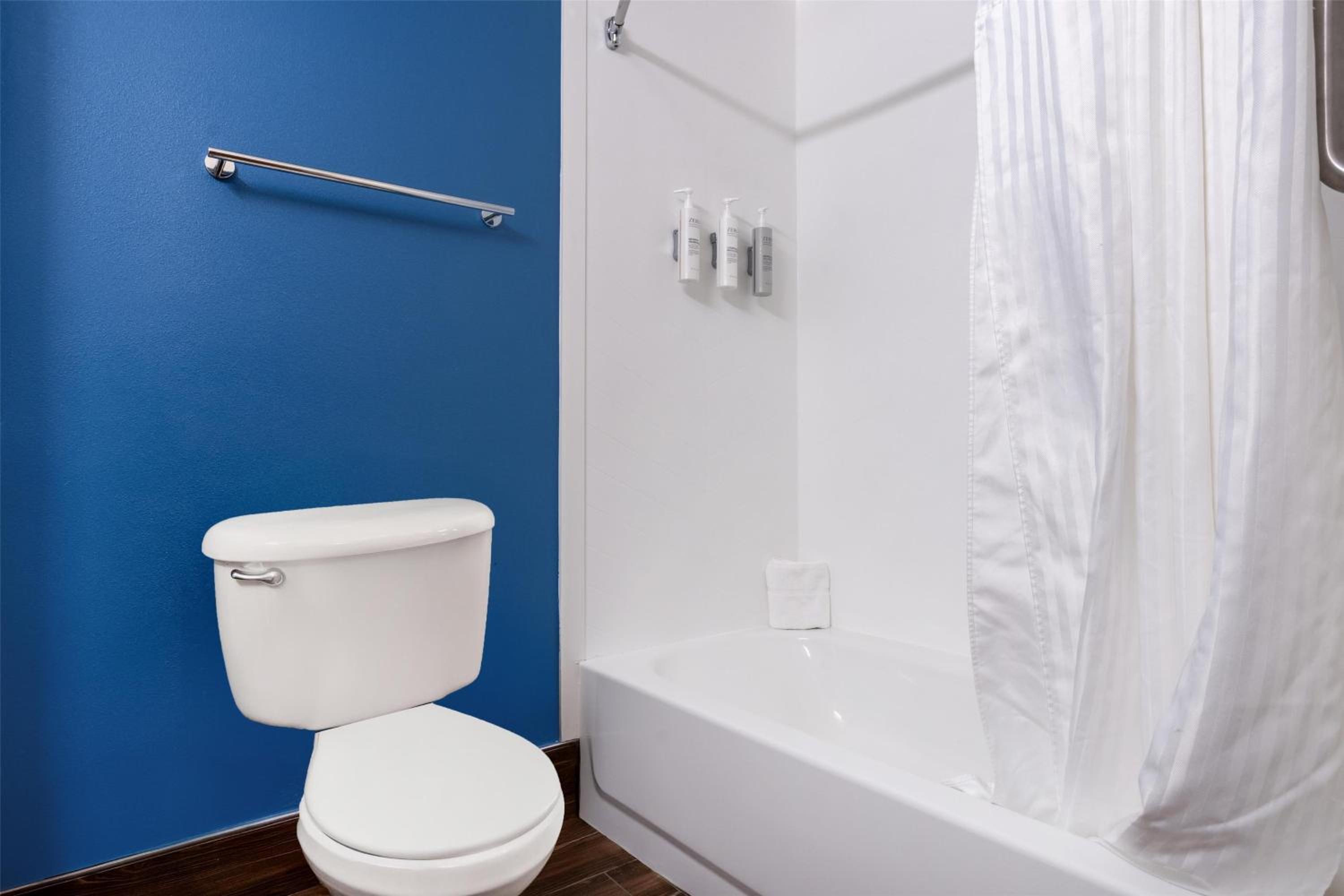One-Bedroom King Suite - Photo 2