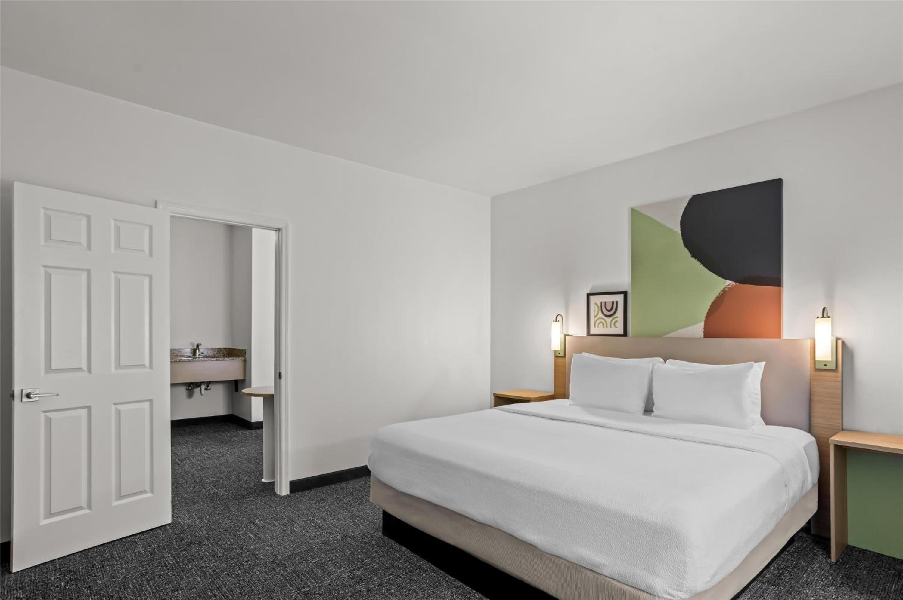 One-Bedroom King Suite - Photo 4